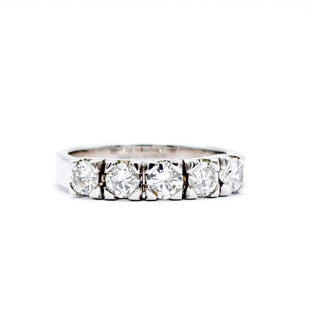 Eternity Ring in 18kt White Gold with Diamonds