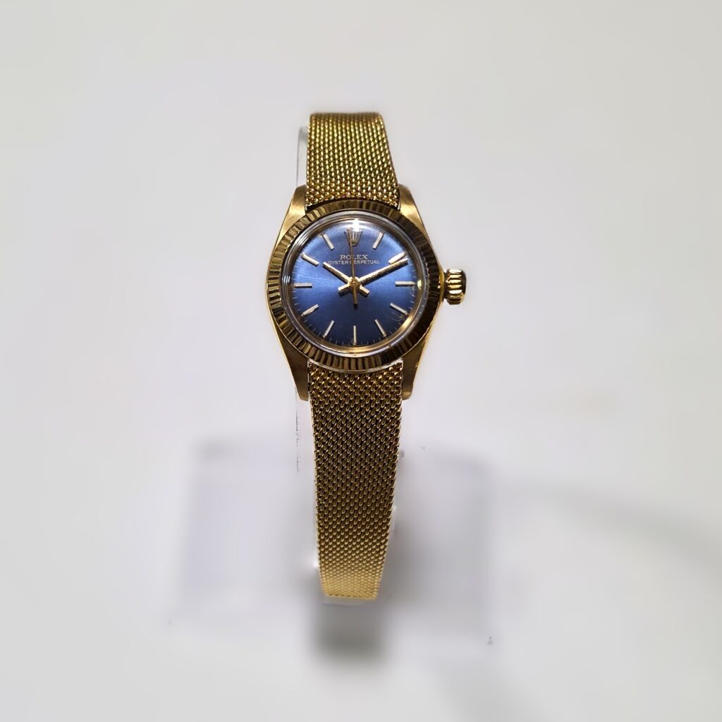 Rolex Lady Oyster Perpetual in 18 kt Yellow Gold - Ref. 6719 - Cal. 2030