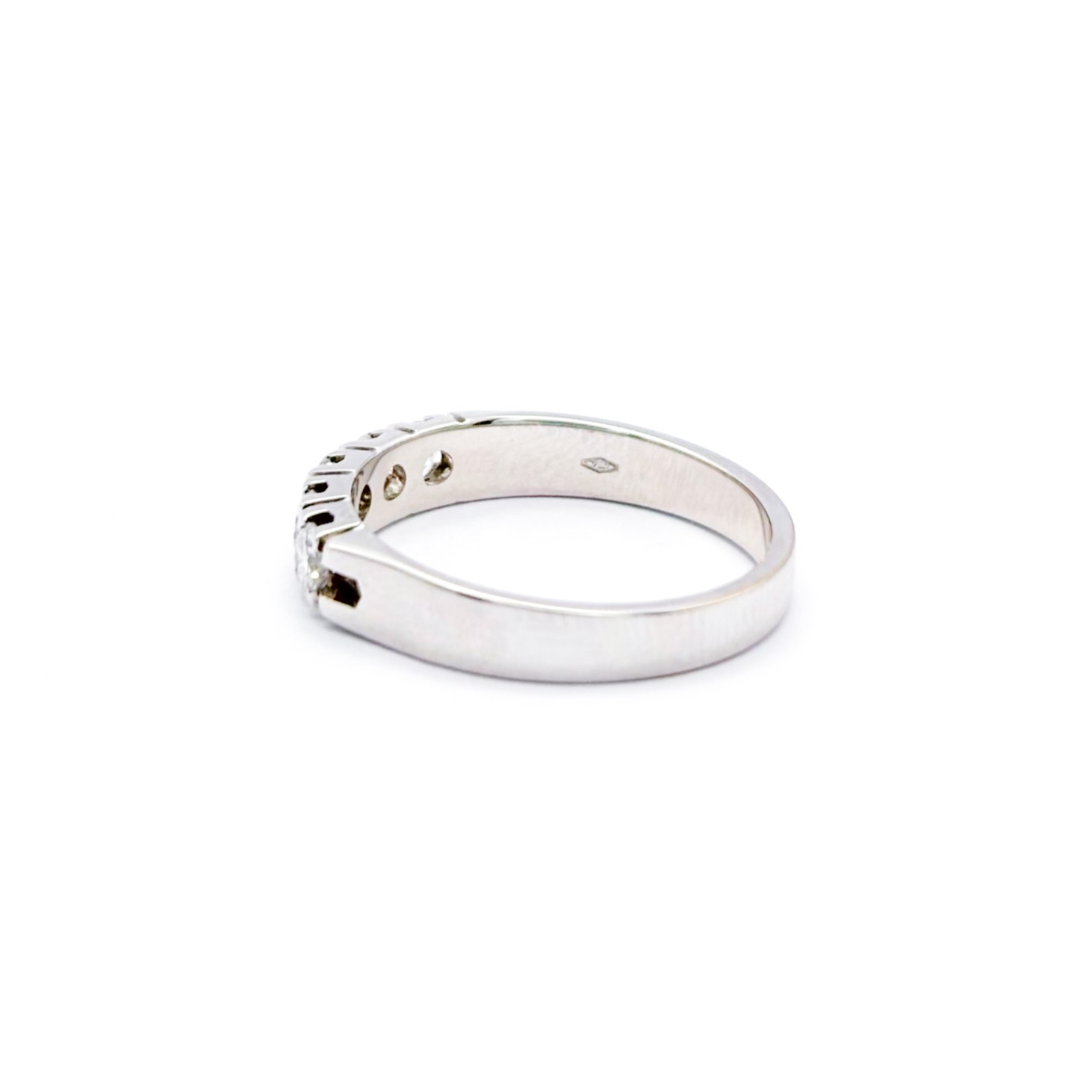 Eternity Ring in 18kt White Gold with Diamonds - Image 5