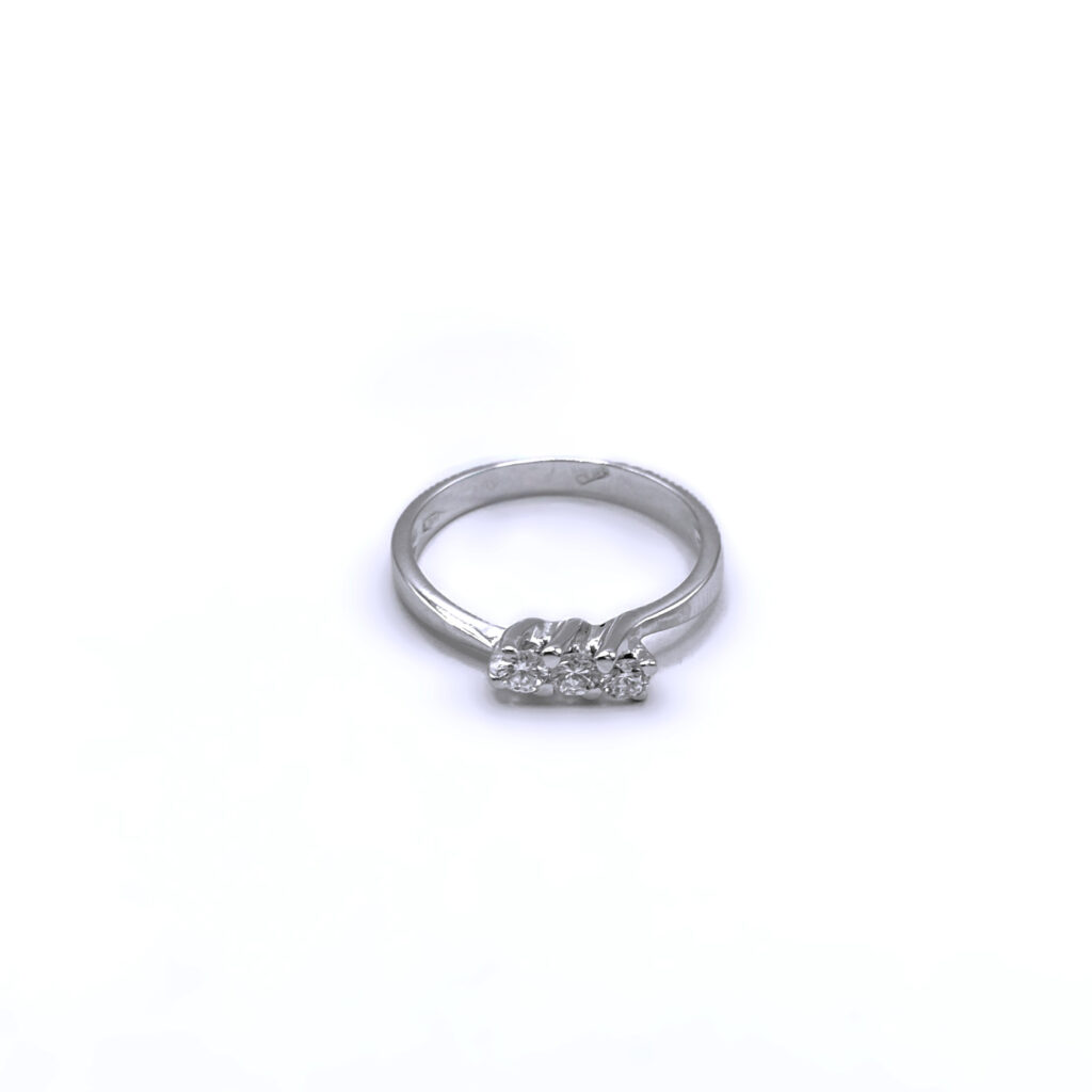 Trilogy Ring in 18kt White Gold with Diamonds
