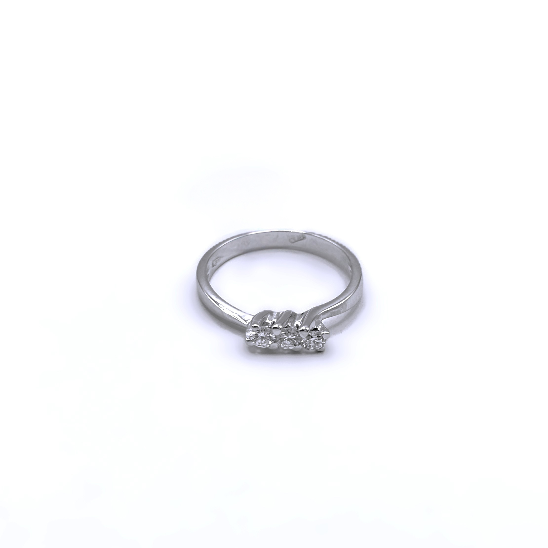 Trilogy Ring in 18kt White Gold with Diamonds