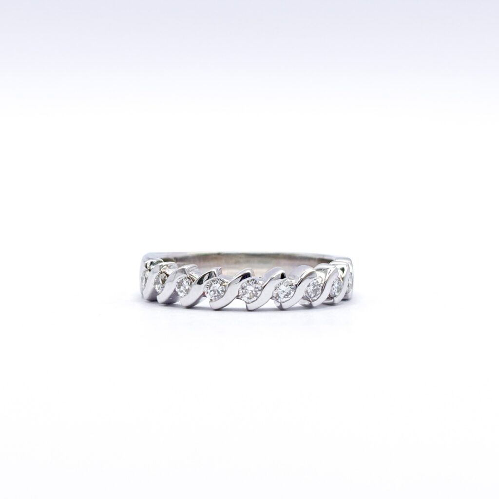 Giollaro Ring in 18kt White Gold with Diamonds and Interlaced Motif