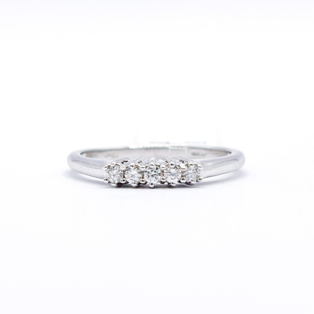 Wedding Band in 18kt White Gold with 5 Diamonds - 0.13 ct