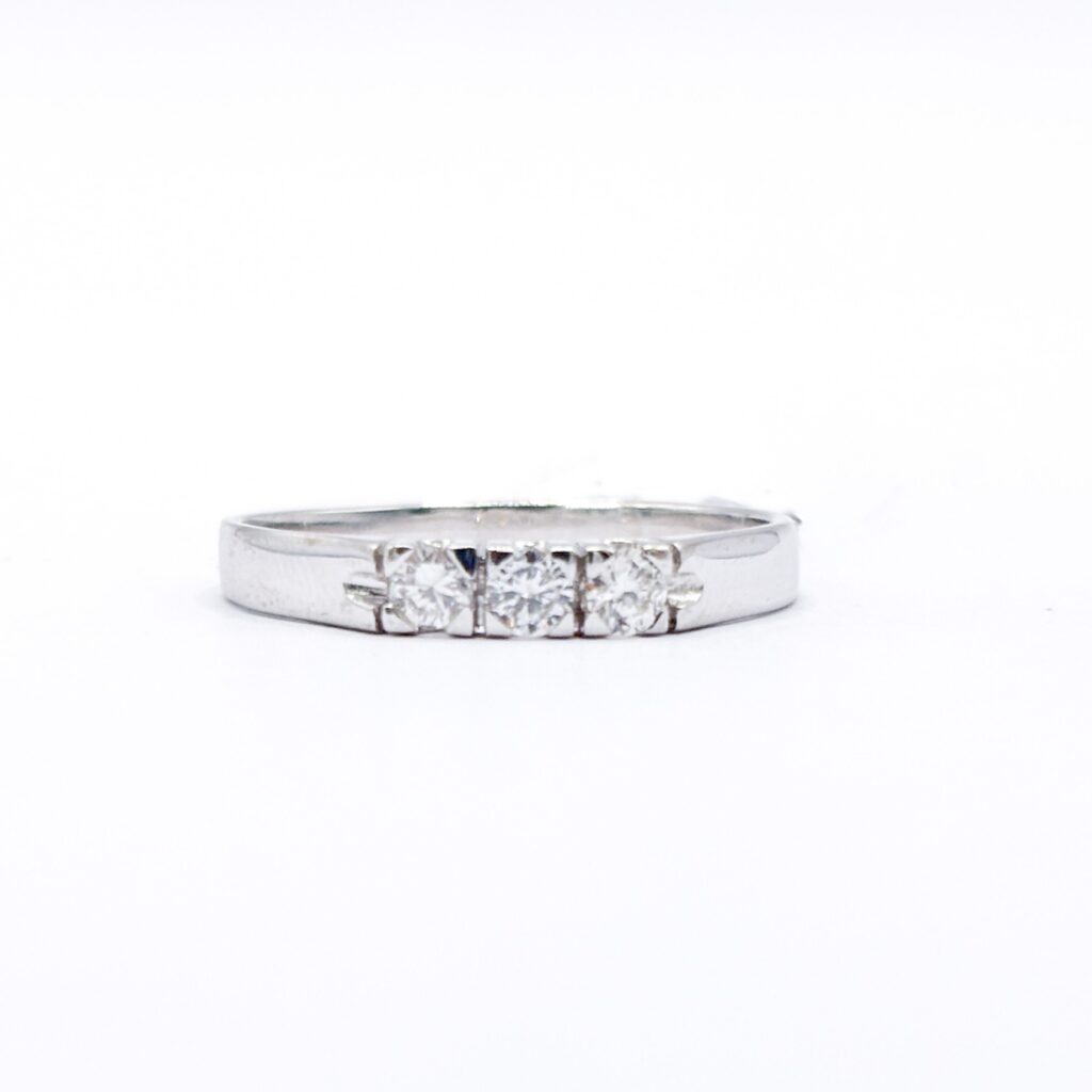 Trilogy Ring in 18kt White Gold with Diamonds