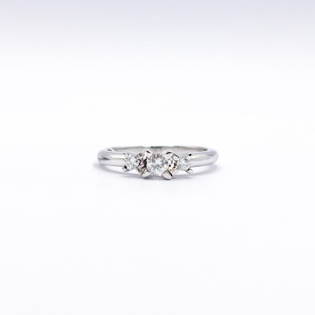 Trilogy Ring in 18kt White Gold with Diamonds