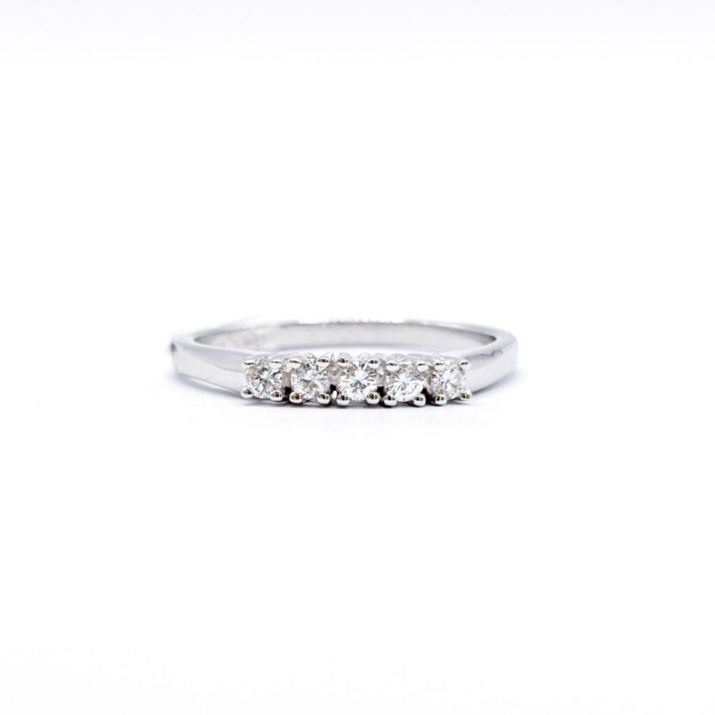 Wedding Band in 18kt White Gold with 5 Diamonds - 0.20 ct