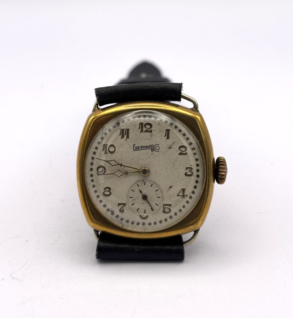 Eberhard “Cushion” – Manual Winding