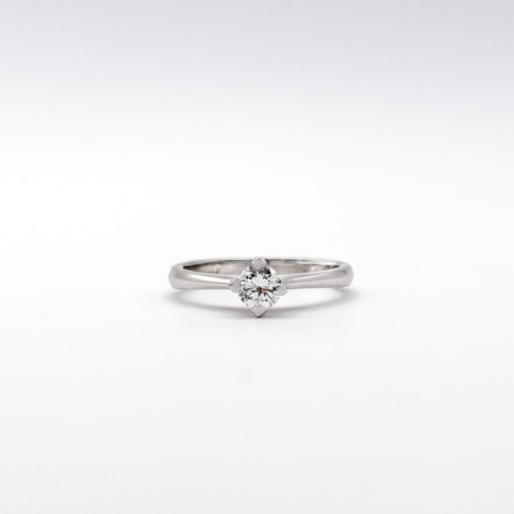 Solitaire Ring in 18kt White Gold with Diamond