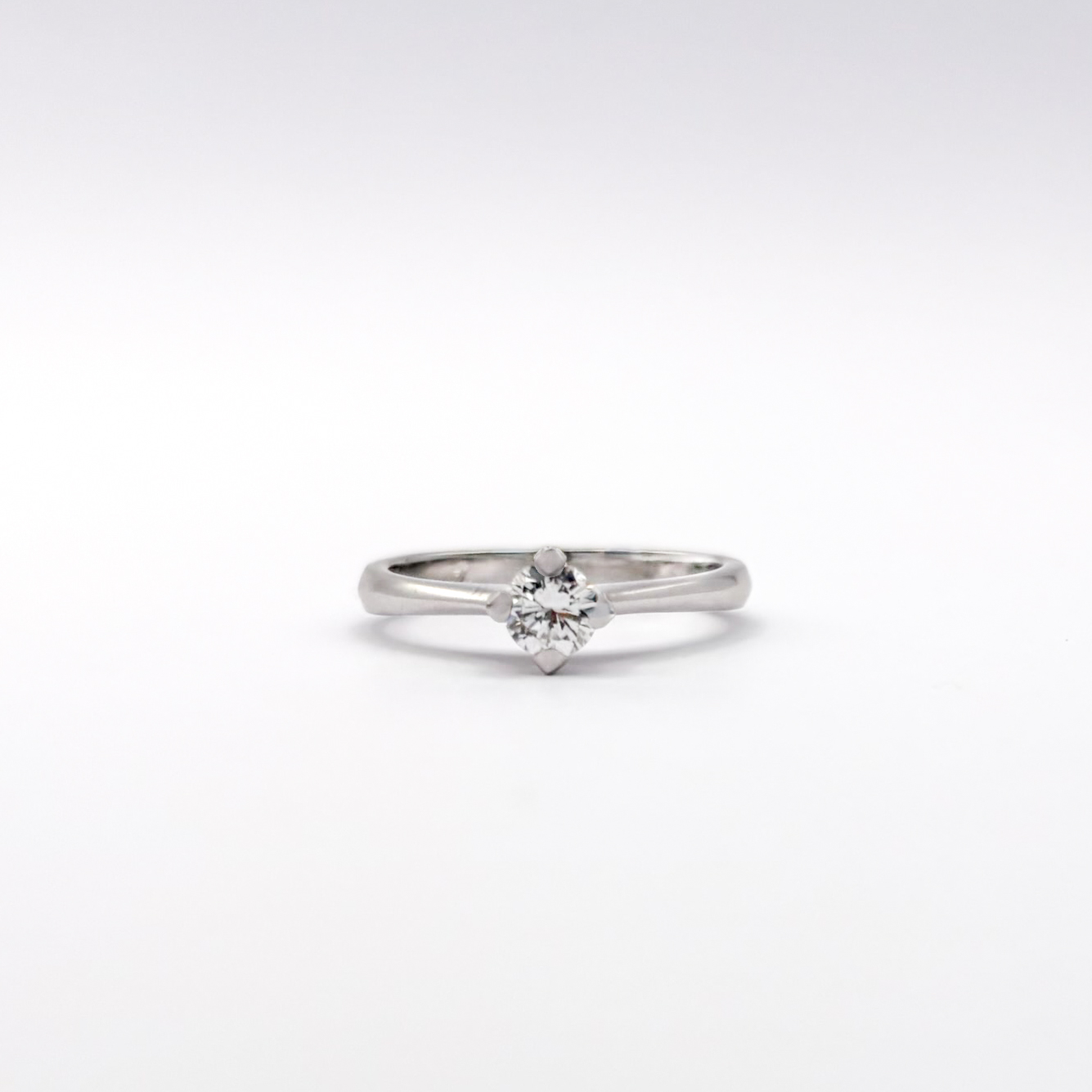 Anello Solitario in Oro Bianco 18 kt con Diamante