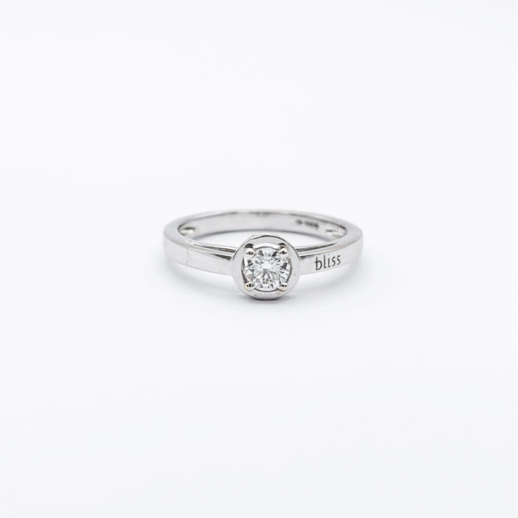 Bliss Solitaire Ring in 18kt White Gold with Diamond