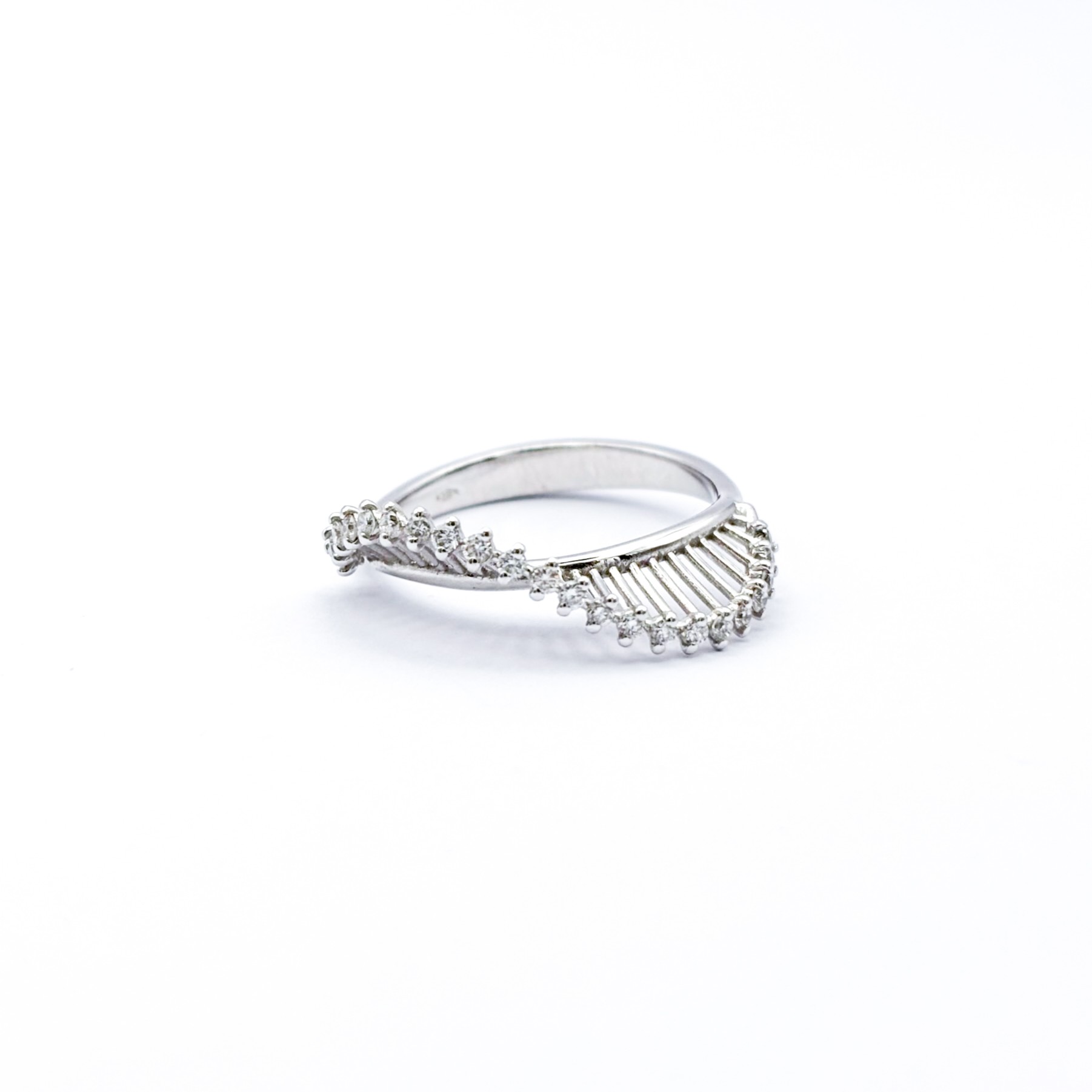 Anello Onda Diamanti in Oro Bianco 18 kt - immagine 2
