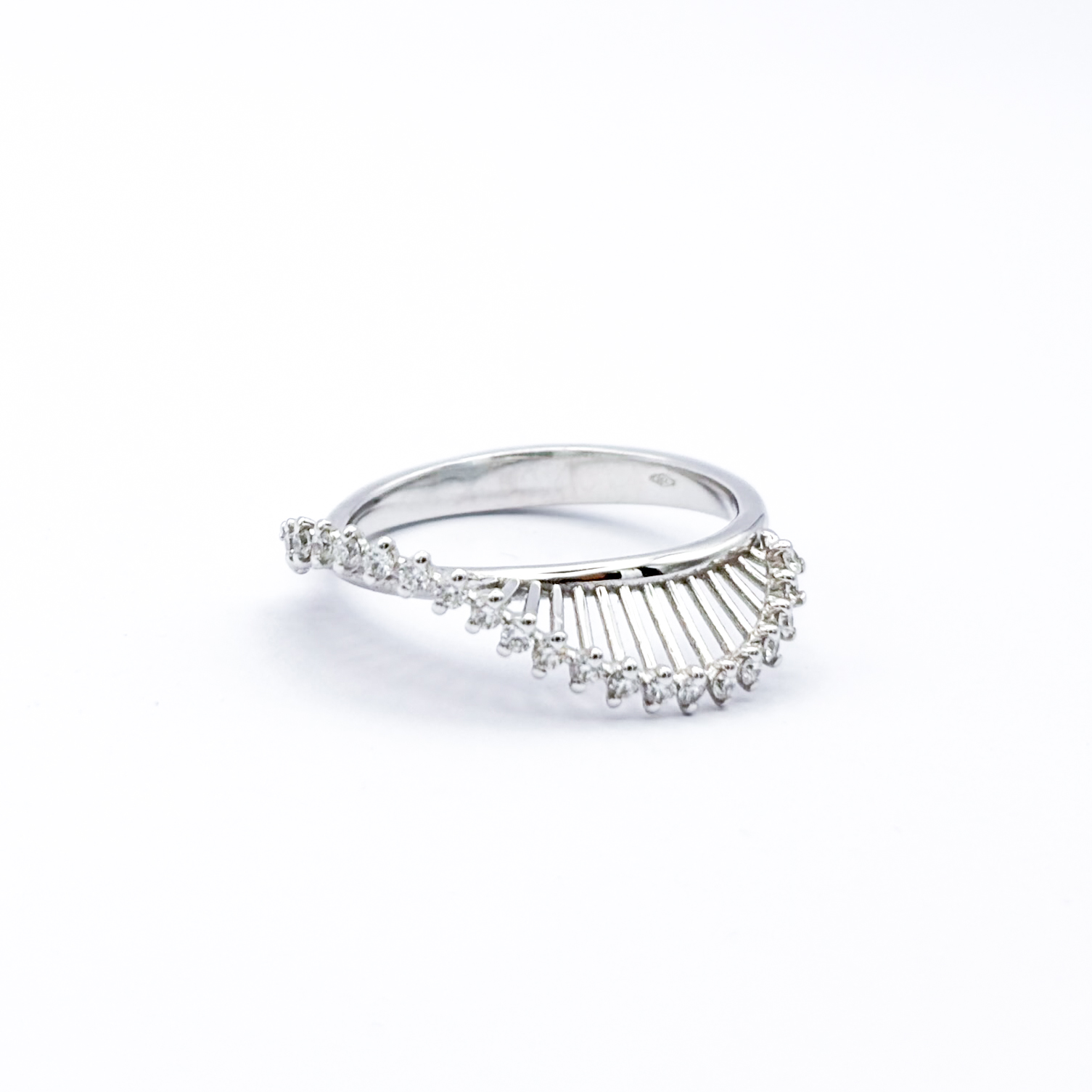 Anello Onda Diamanti in Oro Bianco 18 kt - immagine 3