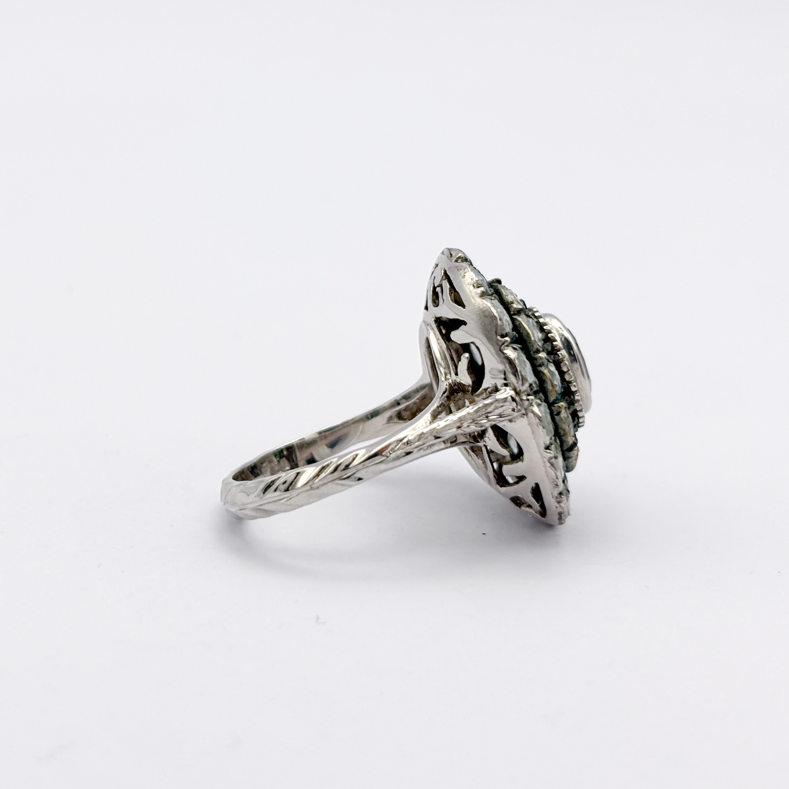 Cluster Ring in 18kt White Gold and Silver with Sapphire and Diamonds - Image 2