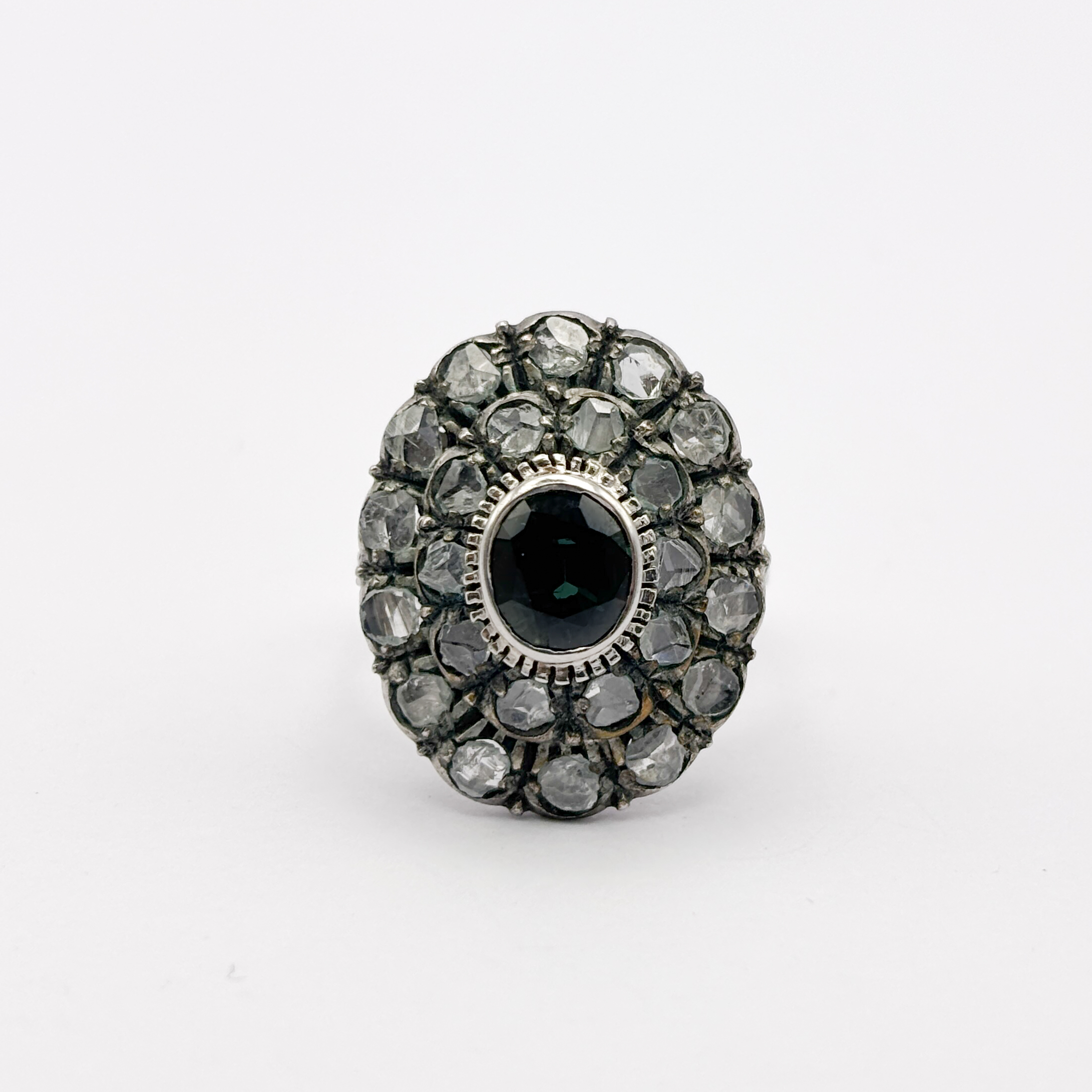 Cluster Ring in 18kt White Gold and Silver with Sapphire and Diamonds - Image 4