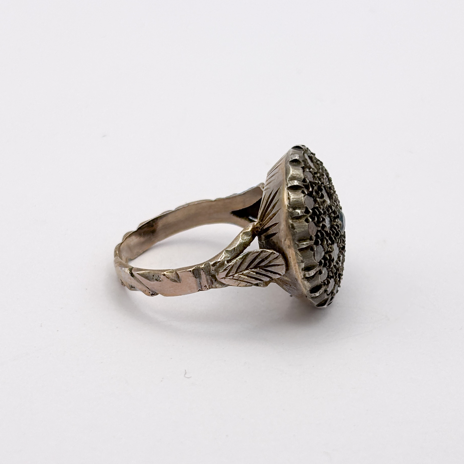 Cluster Ring in 18kt Rose Gold and Silver with Sapphire and Diamonds - Image 3