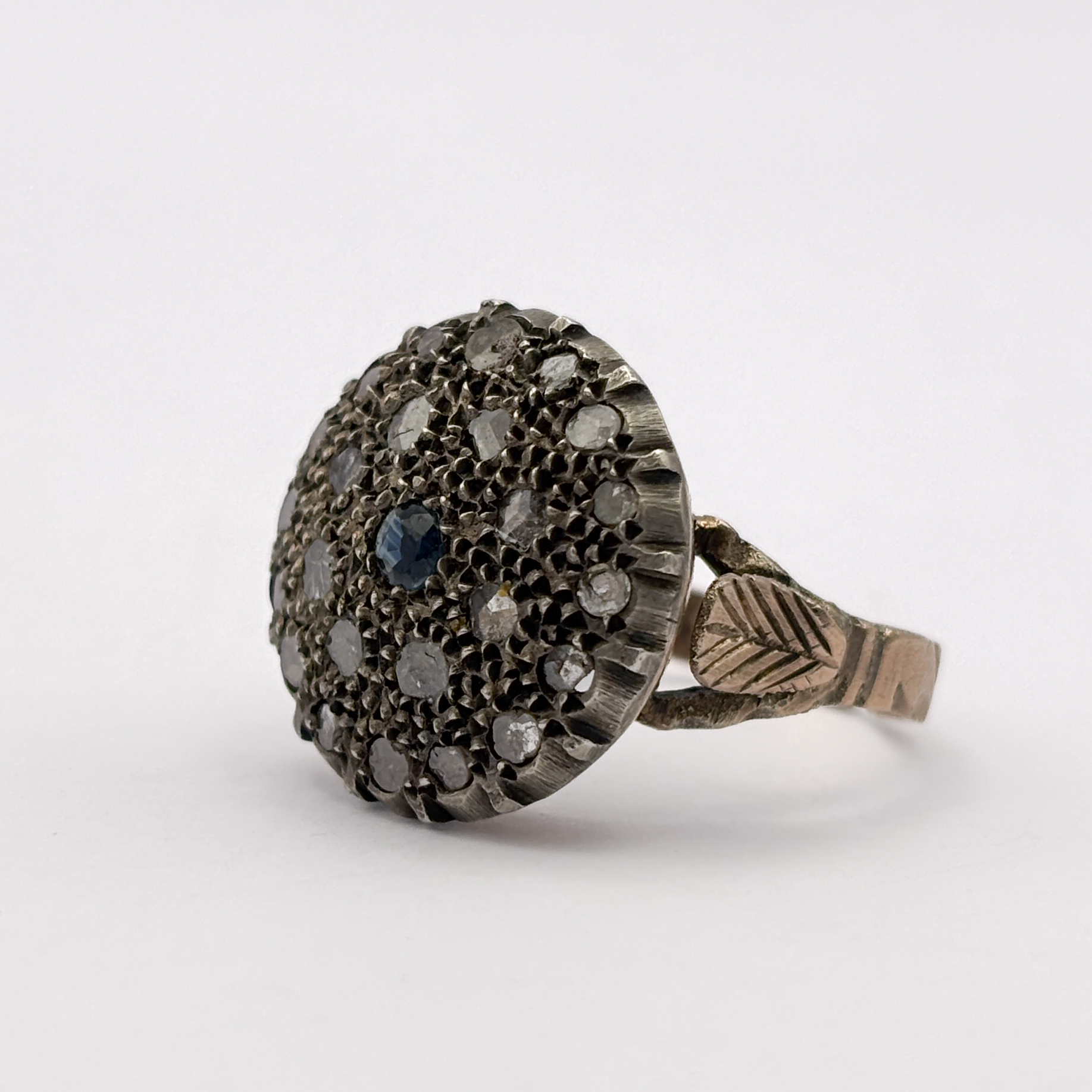 Cluster Ring in 18kt Rose Gold and Silver with Sapphire and Diamonds - Image 5