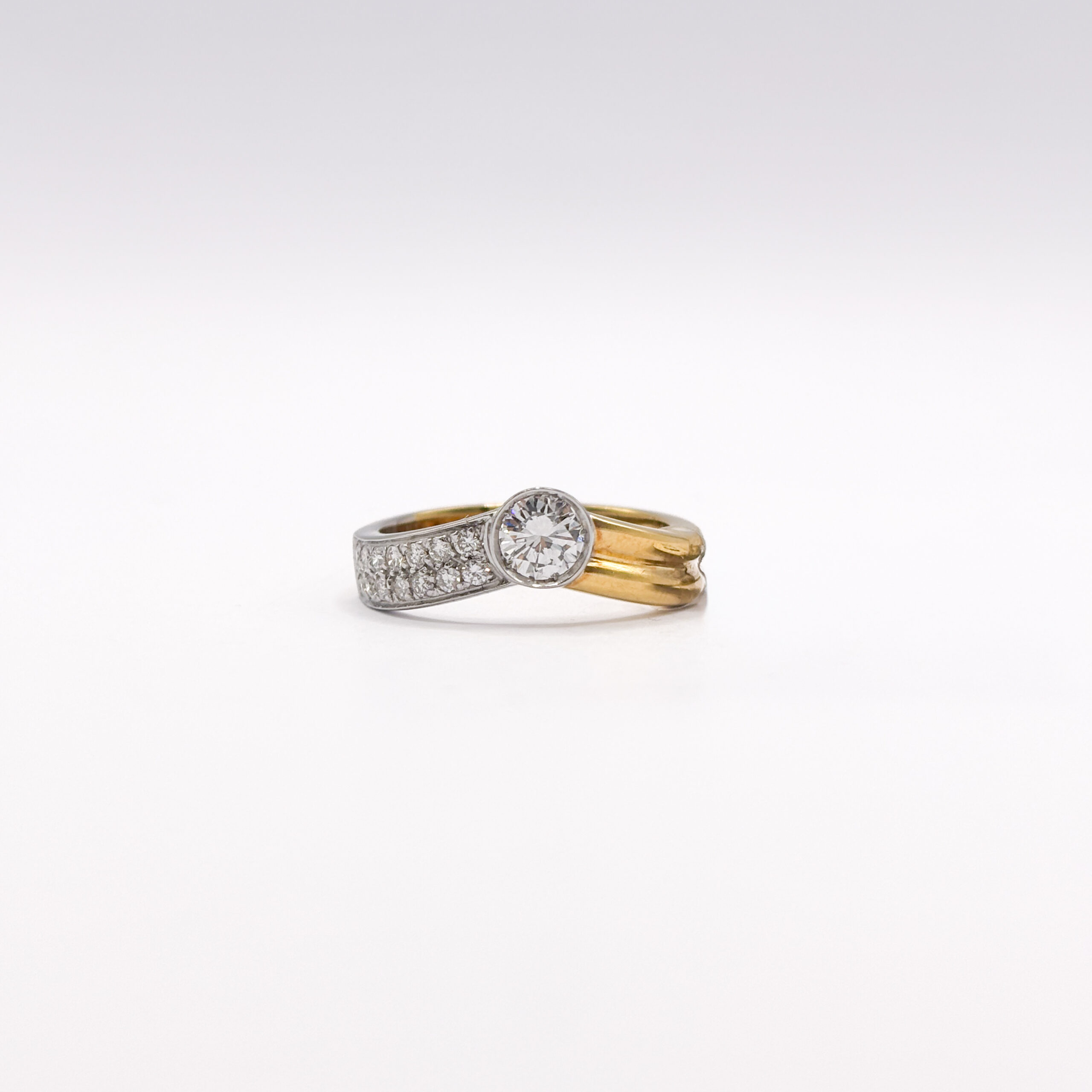 Ring in 18kt White and Yellow Gold with Diamonds - Image 3