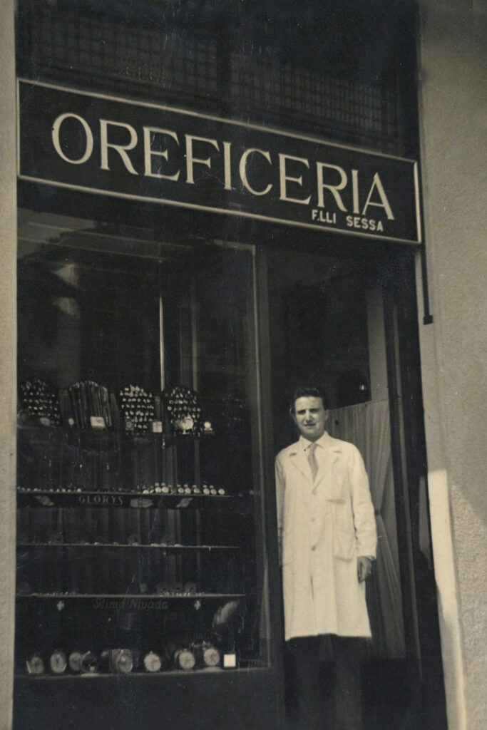 Vintage photo of the Oreficeria F.lli Sessa shop window