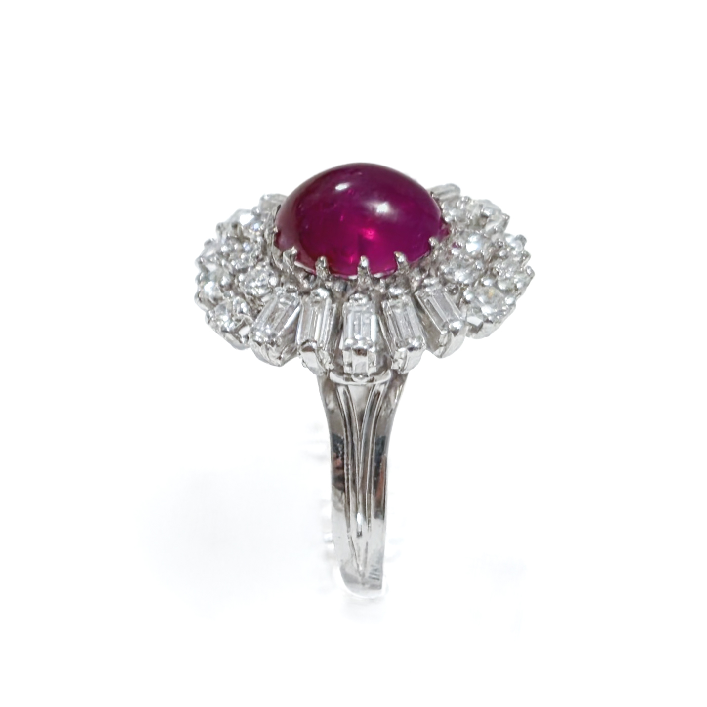 Anello in Oro Bianco 18 kt con Rubino Cabochon No Heat Burma e Diamanti - immagine 6