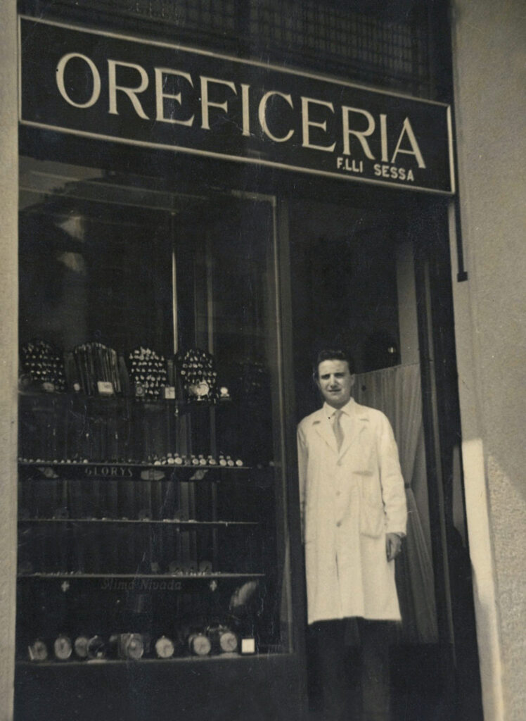 Vintage photo of the Oreficeria F.lli Sessa shop window