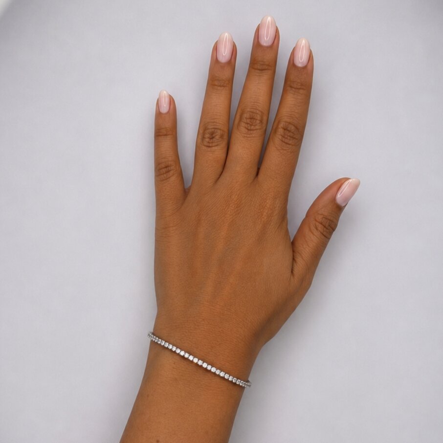 18kt White Gold Tennis Bracelet with Diamonds - Image 10