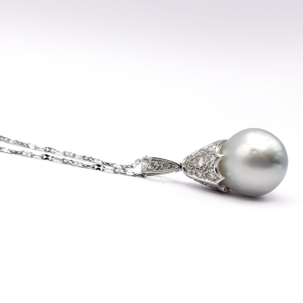 Necklace with Australian Pearl and Diamonds in 18 kt White Gold