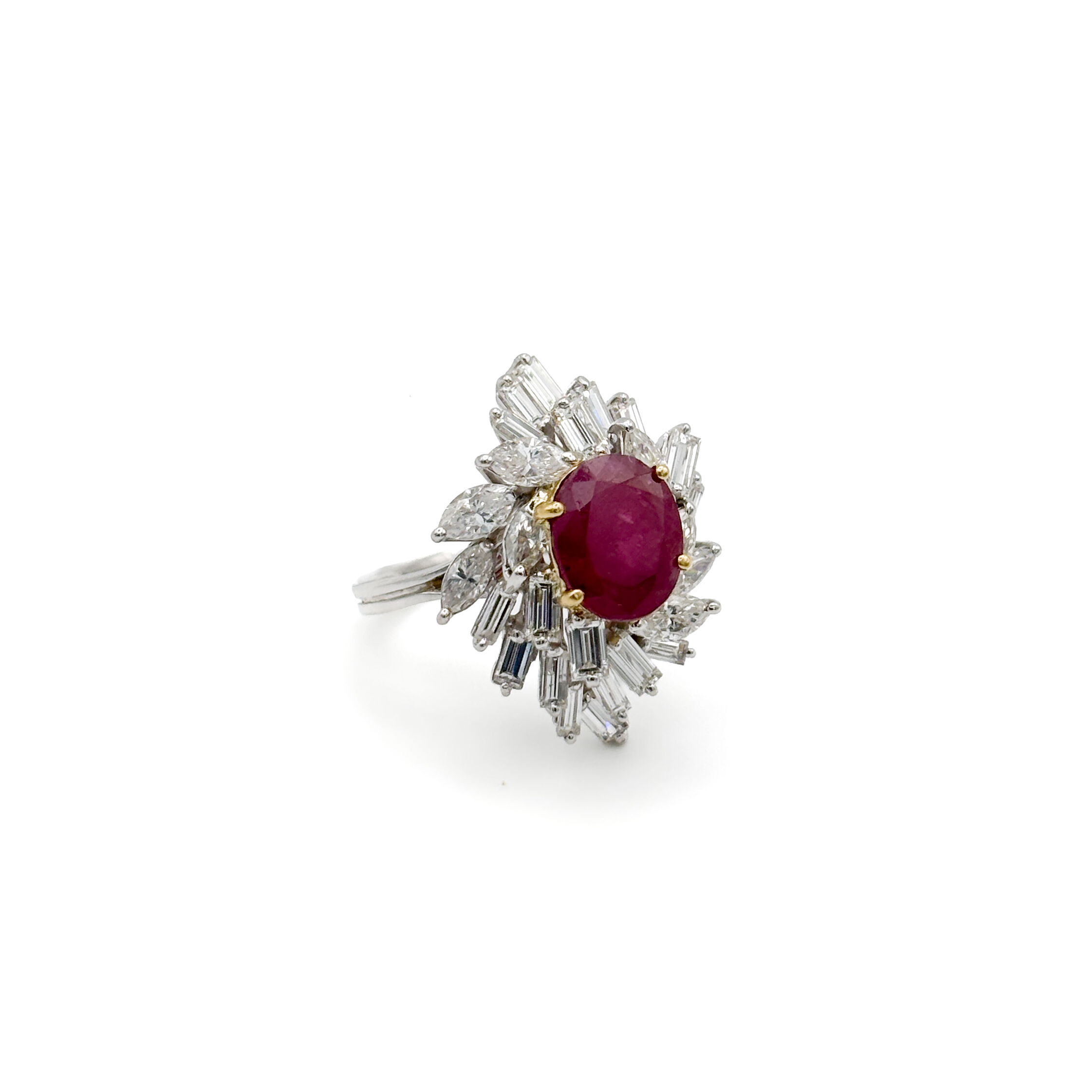 Anello in Oro Bianco 18 kt con Rubino No Heat Burma ct 4,29 e Diamanti - immagine 2