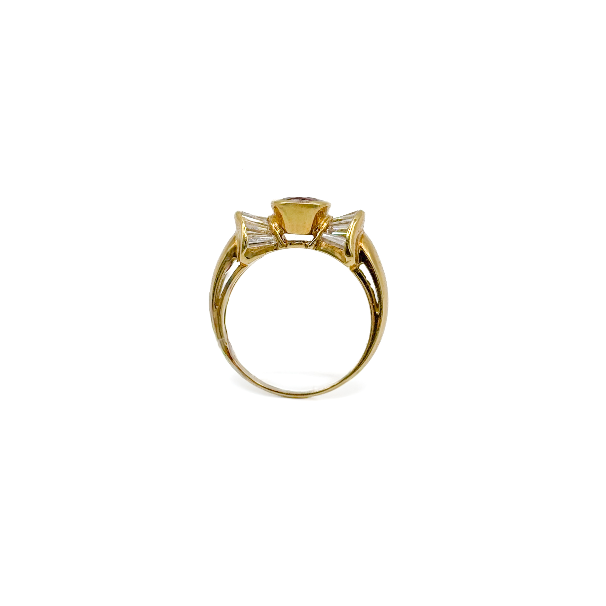 Yellow Gold 18 kt Ring with Oval-Cut Ruby and Diamonds - Image 5