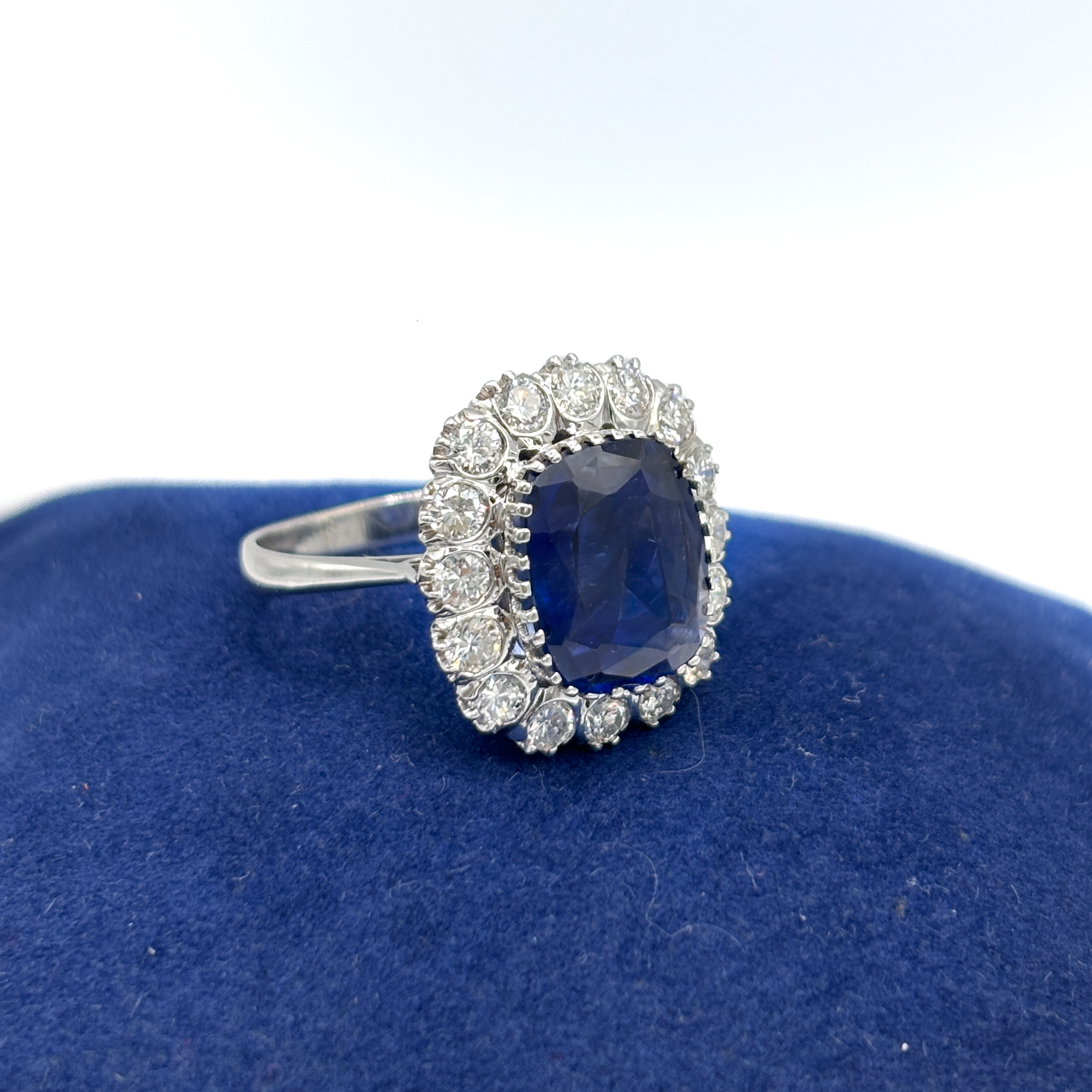 18kt White Gold Ring with No-Heat Burmese Sapphire and Diamonds - Image 3