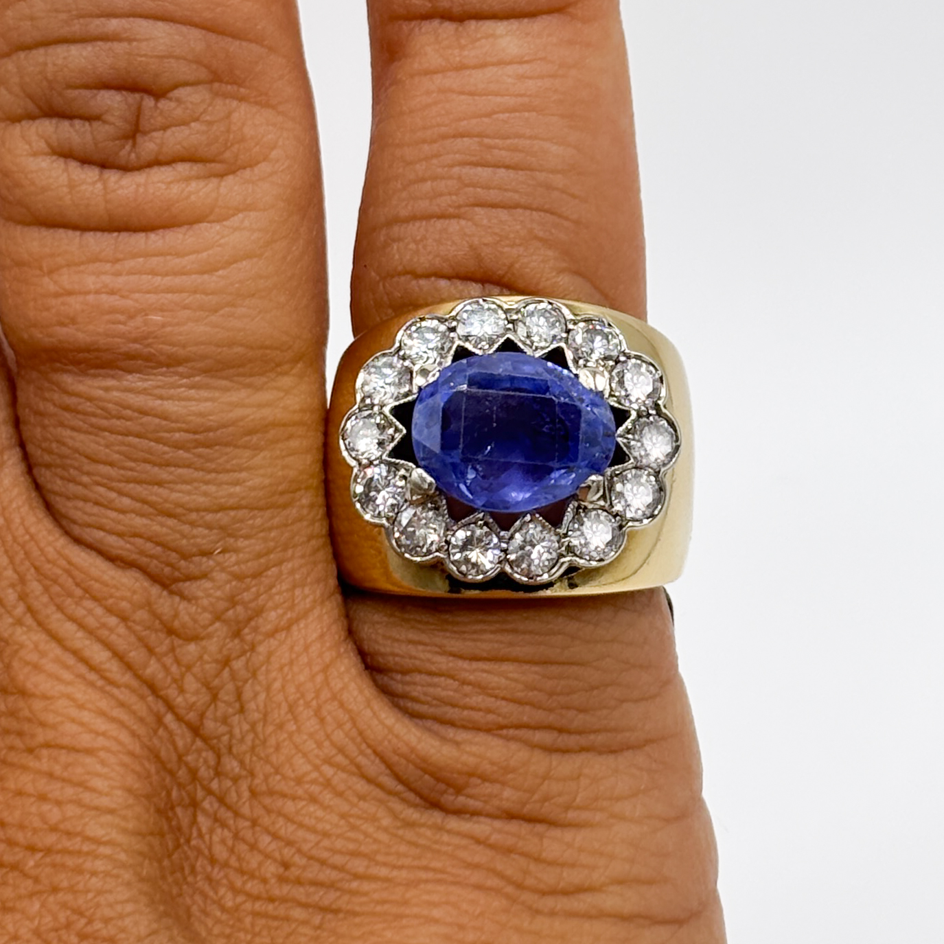 Anello in Oro Giallo 18 kt con Zaffiro No Heat e Diamanti - immagine 4
