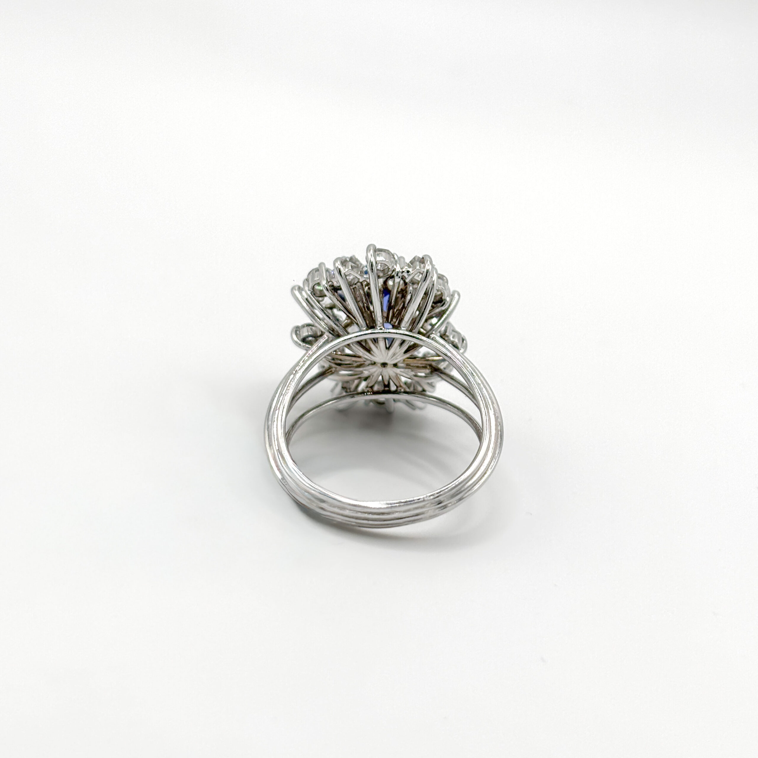 Anello in Oro Bianco 18 kt con Zaffiro No Heat e Diamanti - immagine 9