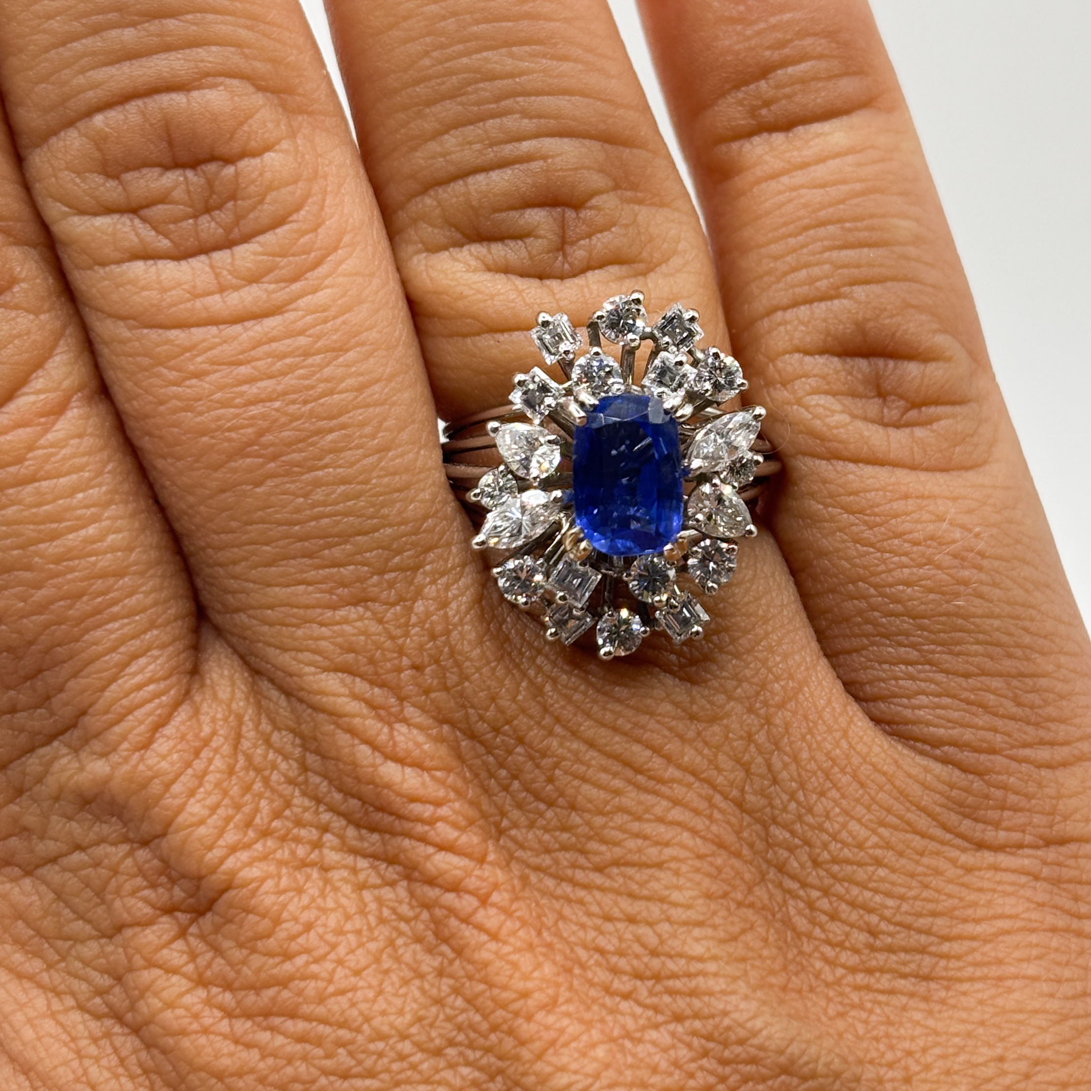 Anello in Oro Bianco 18 kt con Zaffiro No Heat e Diamanti - immagine 10