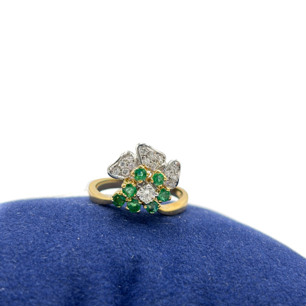 Floral Yellow and White Gold 18 kt Ring with Emeralds and Diamonds