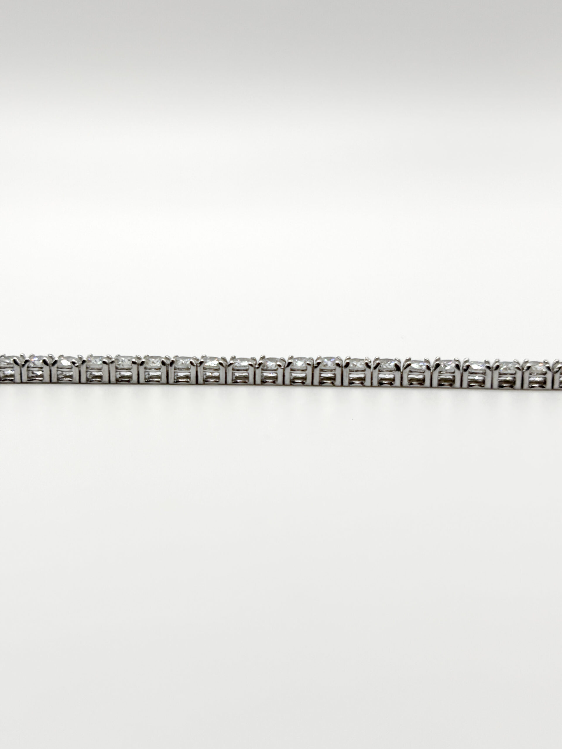 Bracciale Tennis in Oro Bianco 18 kt con Diamanti ct 5,12 - immagine 7