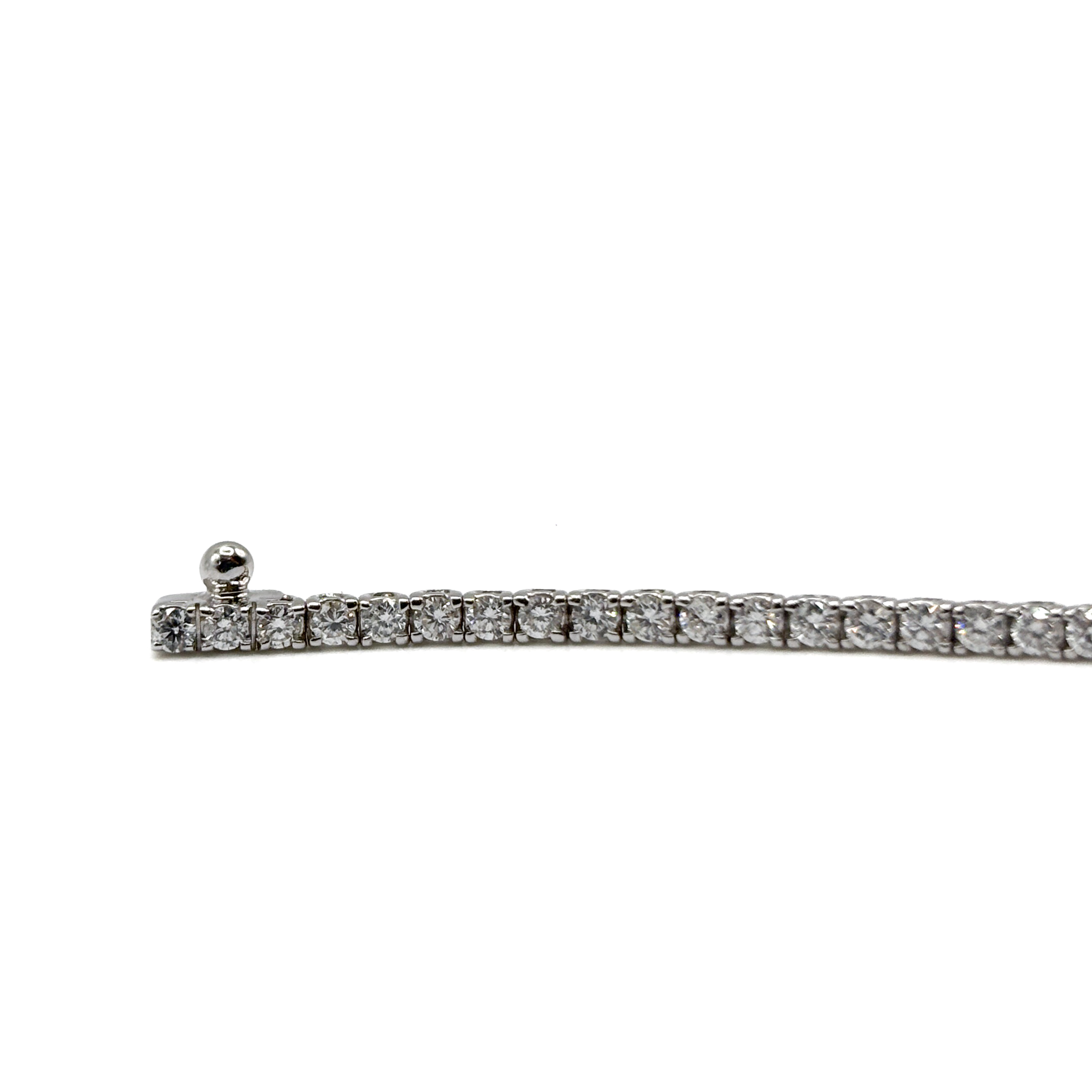 18kt White Gold Tennis Bracelet with Diamonds - Image 7