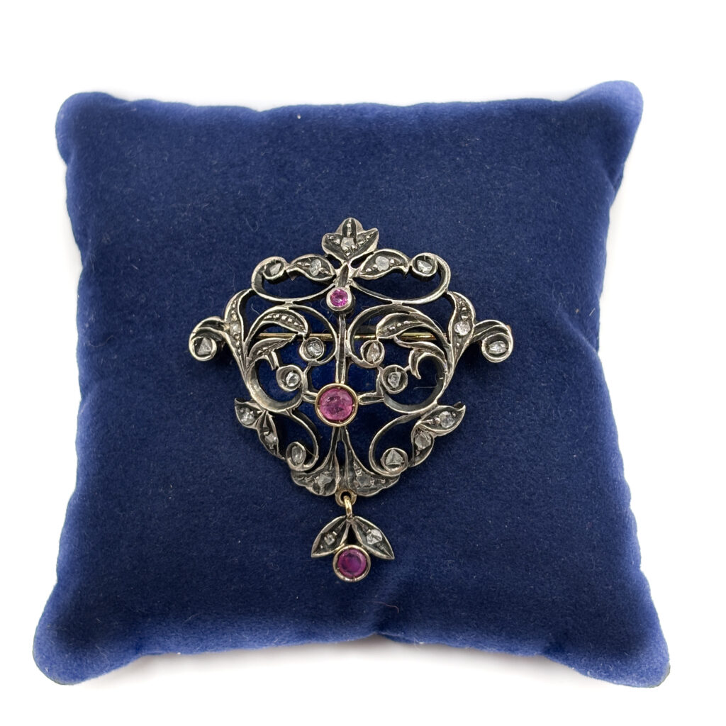 Antique Silver and 18 kt Yellow Gold Brooch with No-Heat Rubies and Diamonds