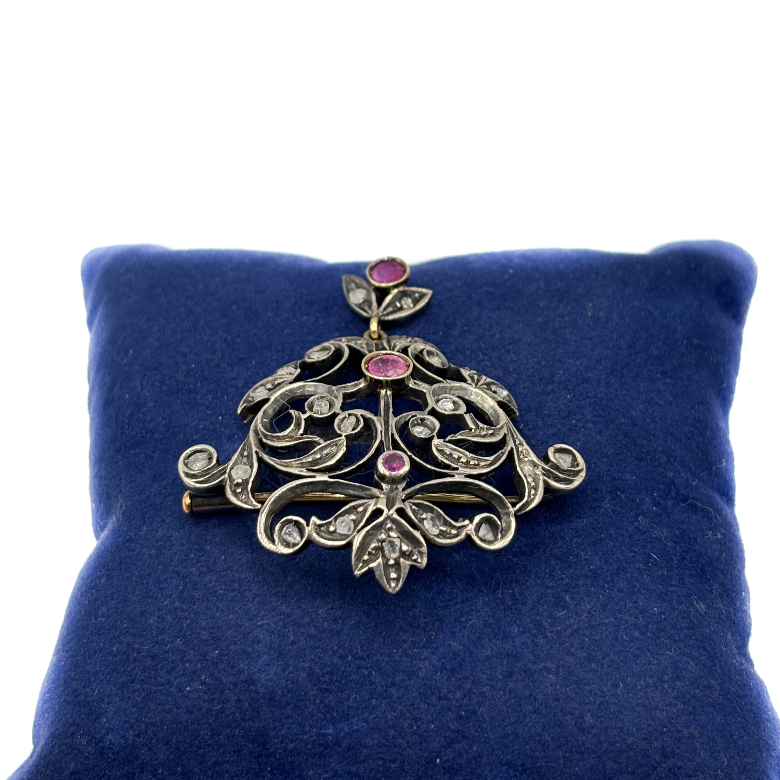 Antique Silver and 18 kt Yellow Gold Brooch with No-Heat Rubies and Diamonds - Image 3