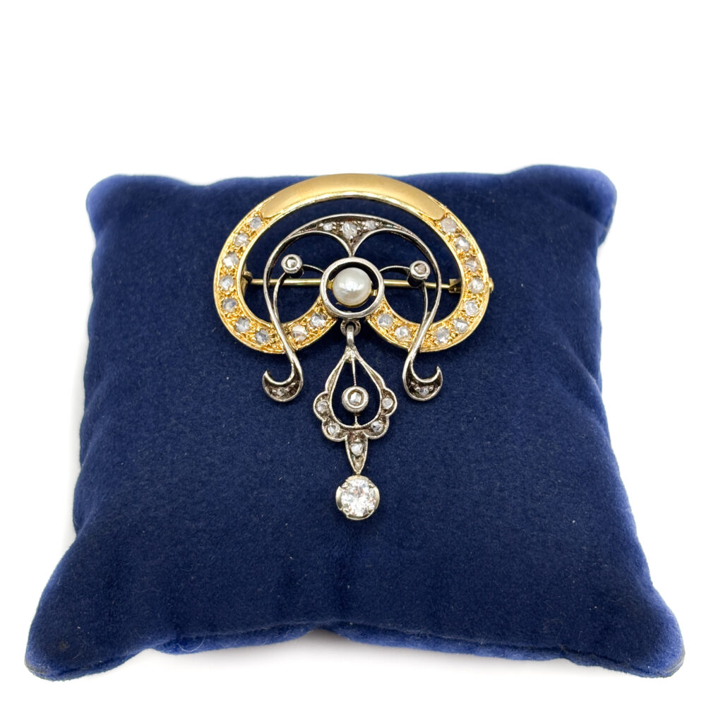 Antique 18 kt Yellow Gold and White Gold Brooch with Diamonds and Natural Pearl