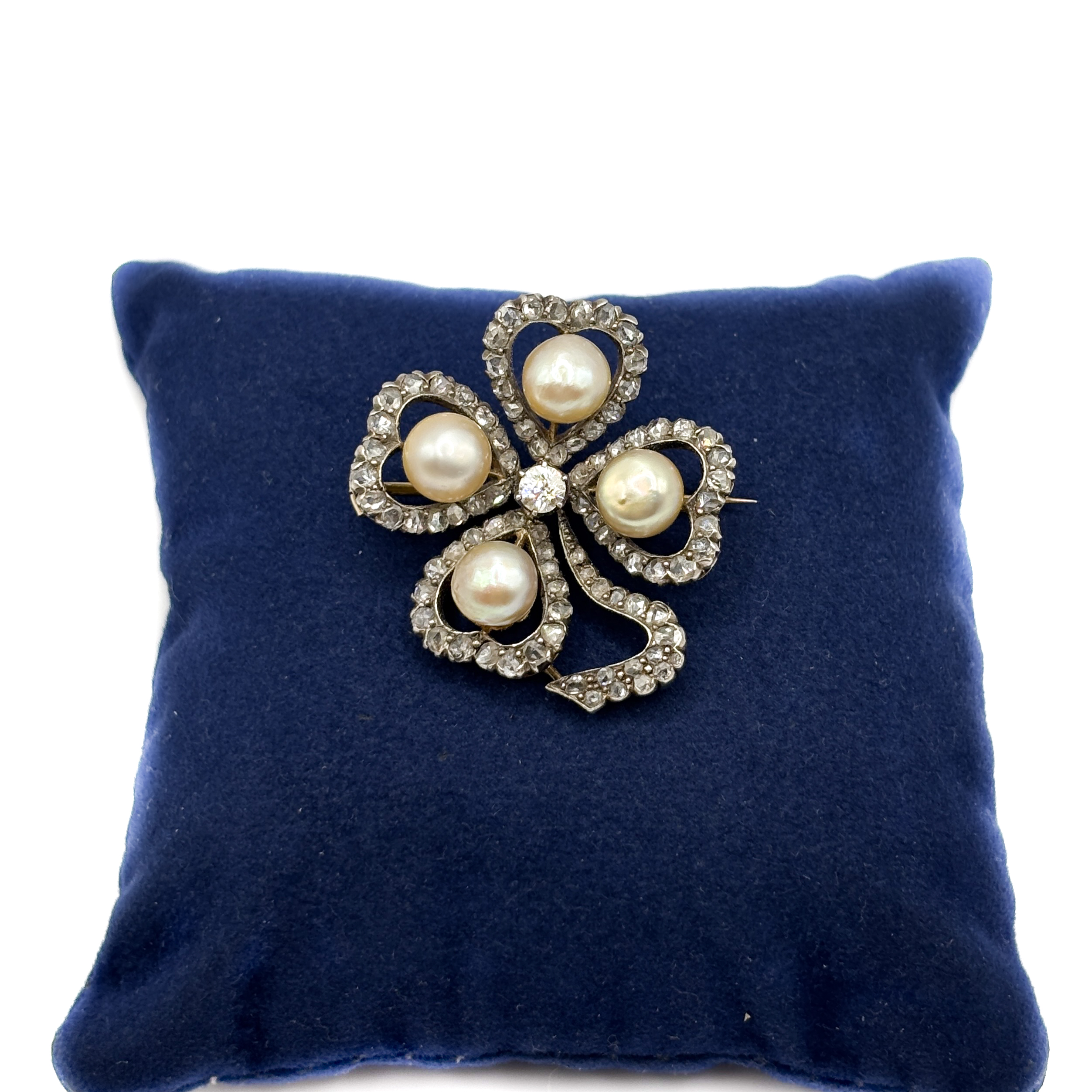 Four-Leaf-Clover Brooch with Natural Pearls and Diamonds
