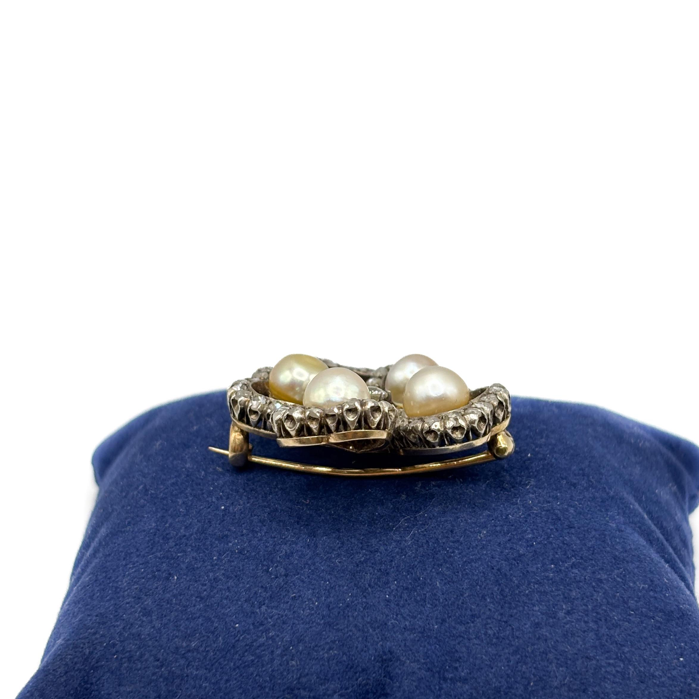 Four-Leaf-Clover Brooch with Natural Pearls and Diamonds - Image 3