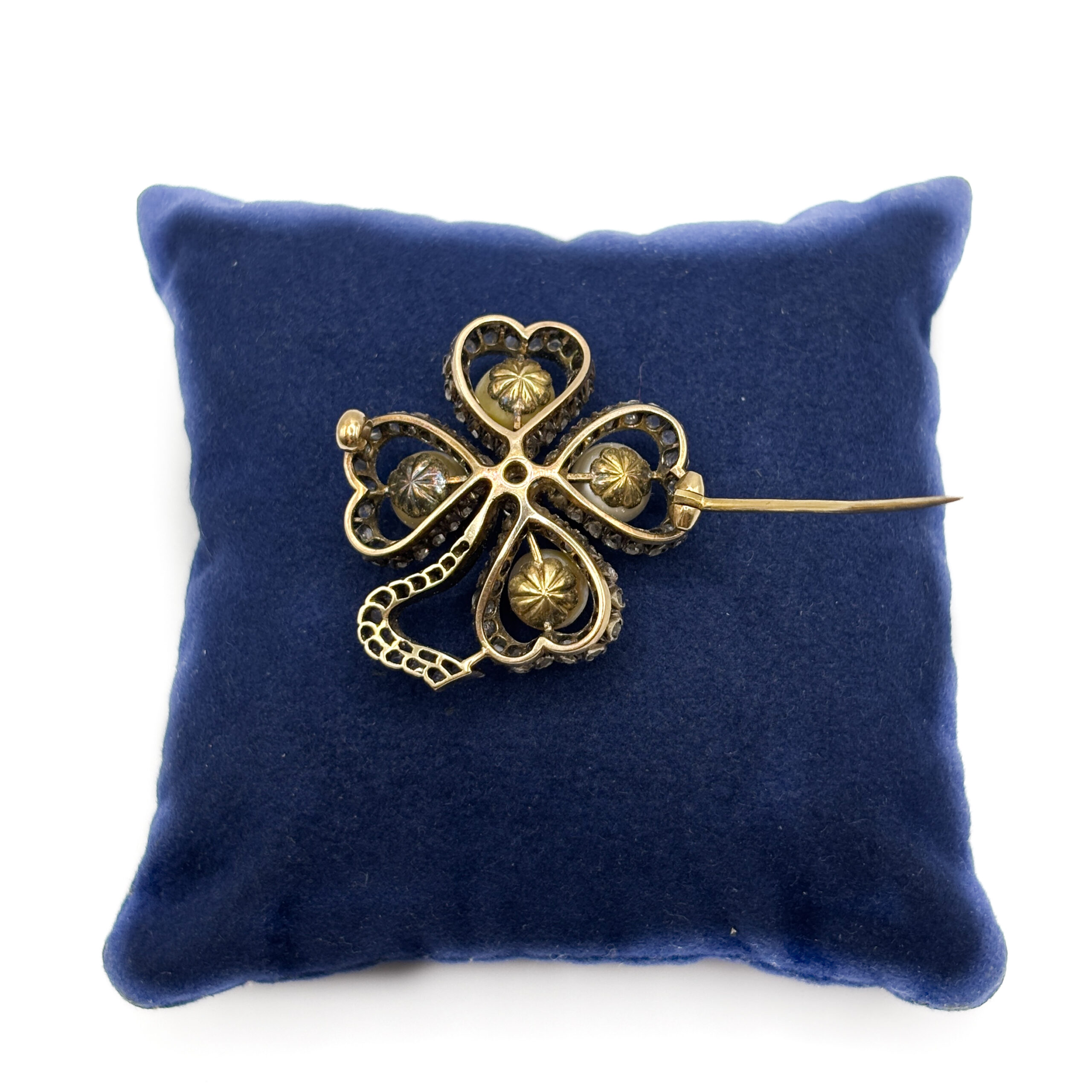 Four-Leaf-Clover Brooch with Natural Pearls and Diamonds - Image 5