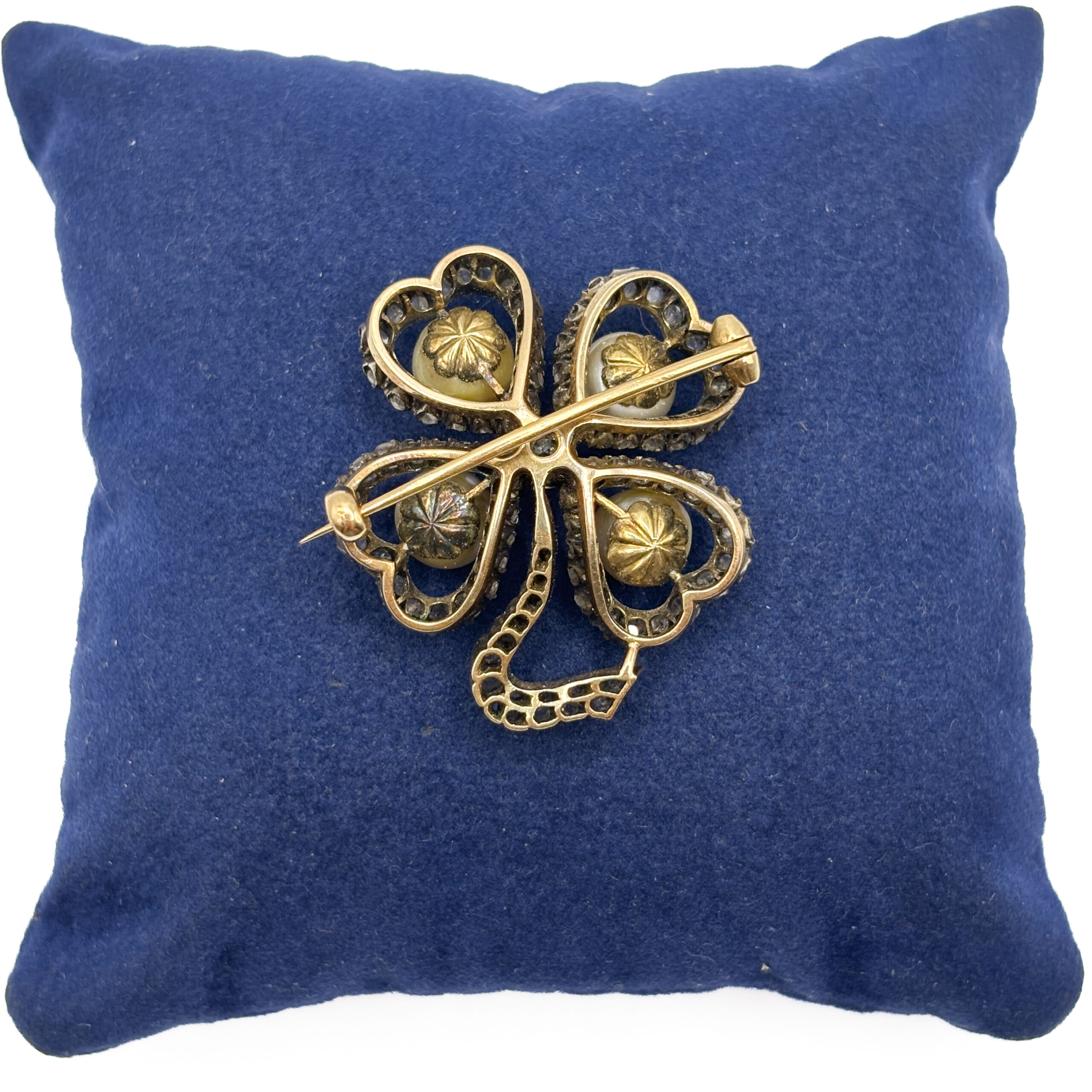 Four-Leaf-Clover Brooch with Natural Pearls and Diamonds - Image 6