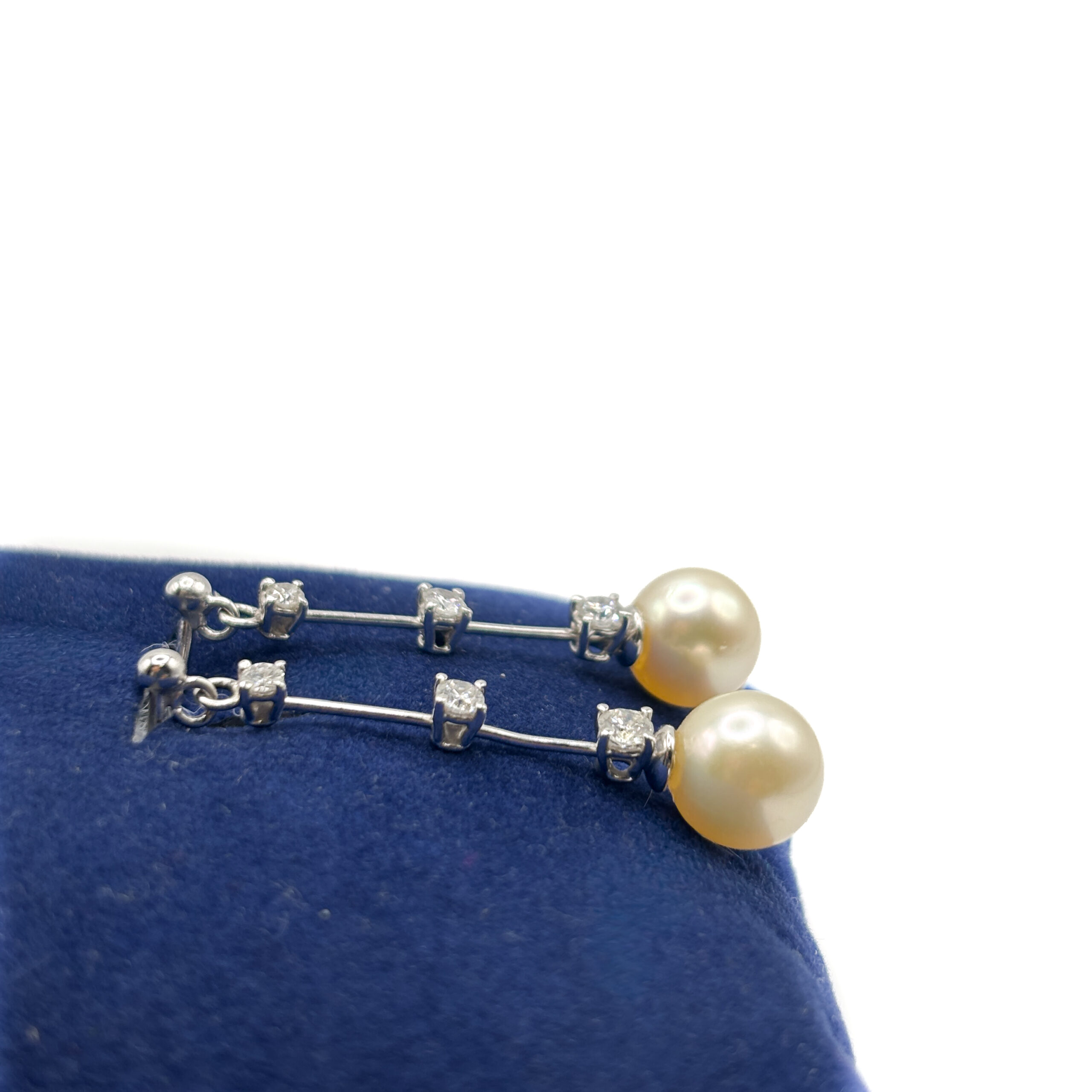 Pendant Earrings in 18 kt White Gold with Pearls and Diamonds - Image 5