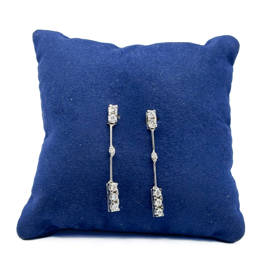 Pendant Earrings in 18 kt White Gold with Diamonds