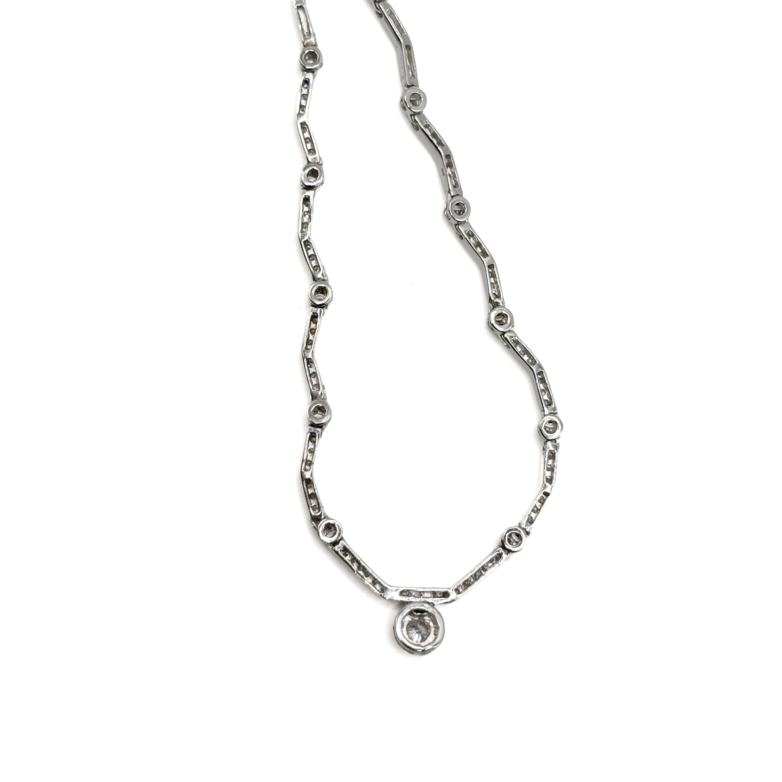 Necklace in 18 kt White Gold with Diamonds and Solitaire Accent - Image 7