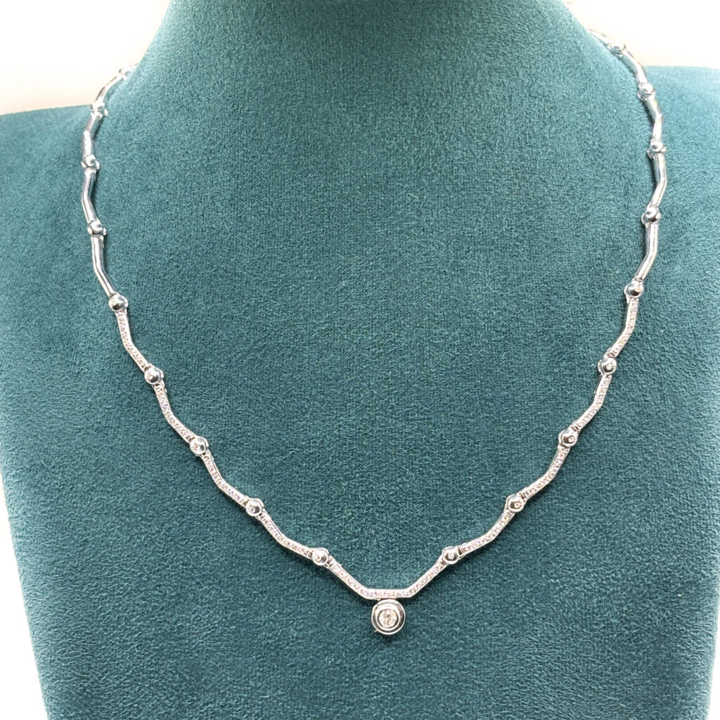 Necklace in 18 kt White Gold with Diamonds and Solitaire Accent