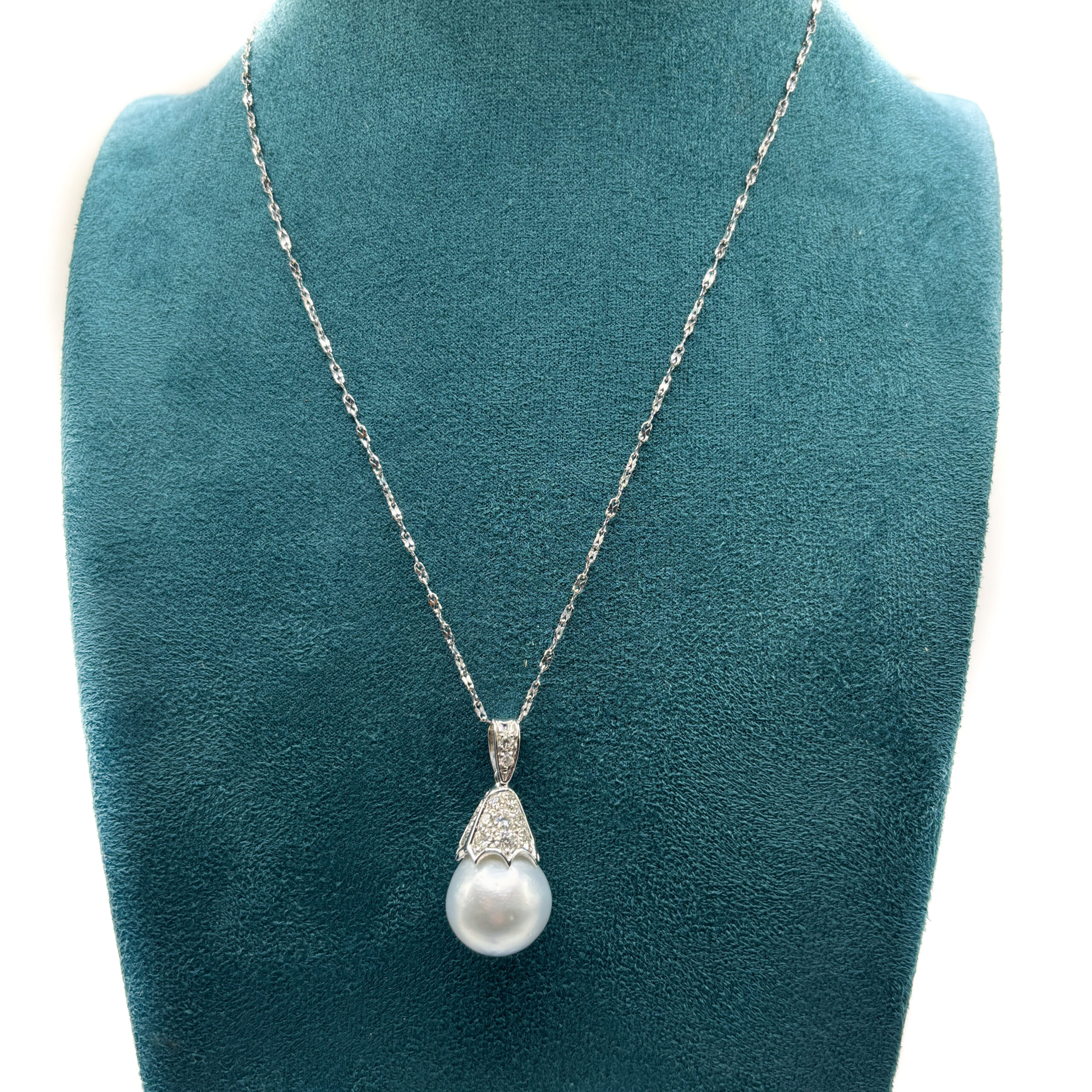 Necklace with Australian Pearl and Diamonds in 18 kt White Gold - Image 6
