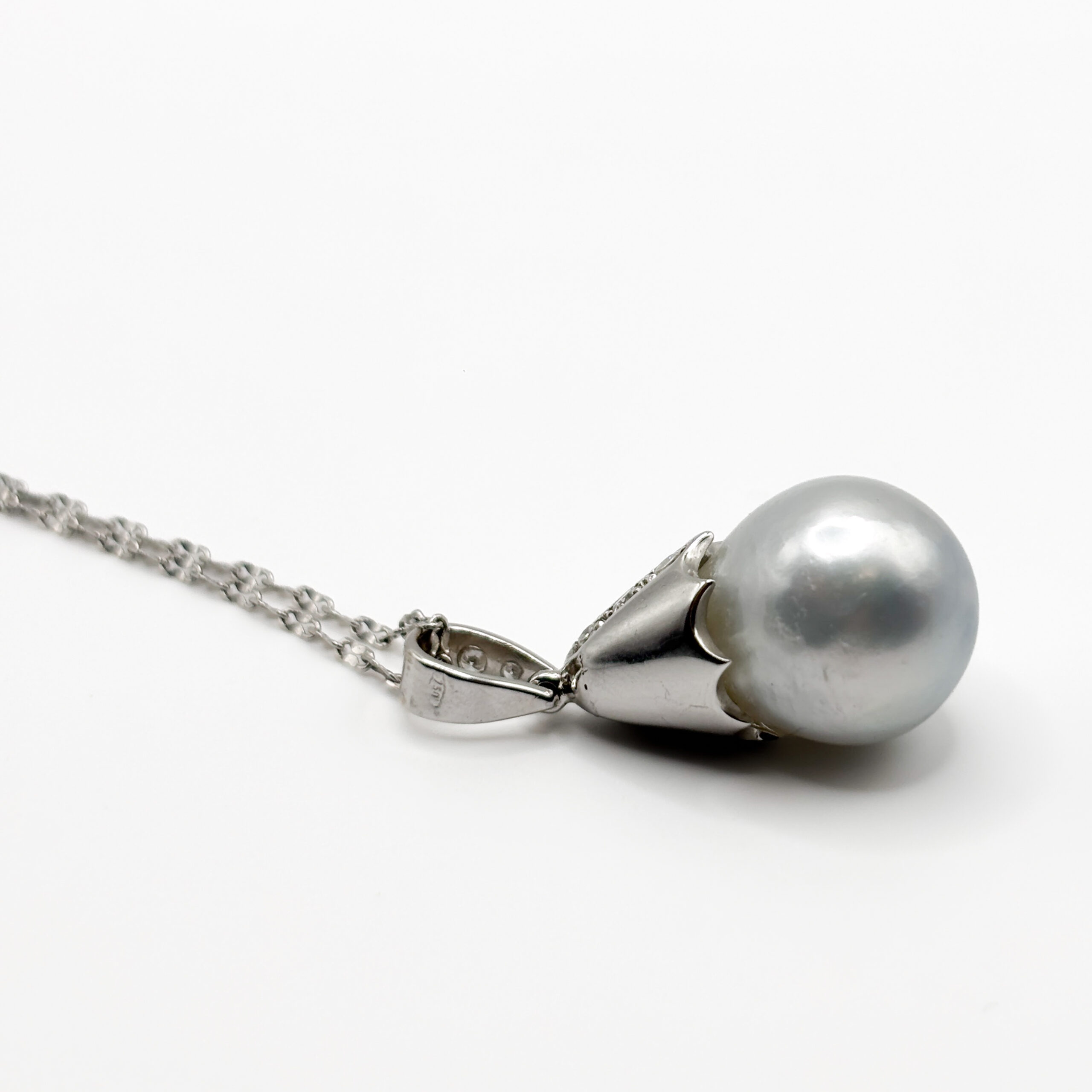 Necklace with Australian Pearl and Diamonds in 18 kt White Gold - Image 5