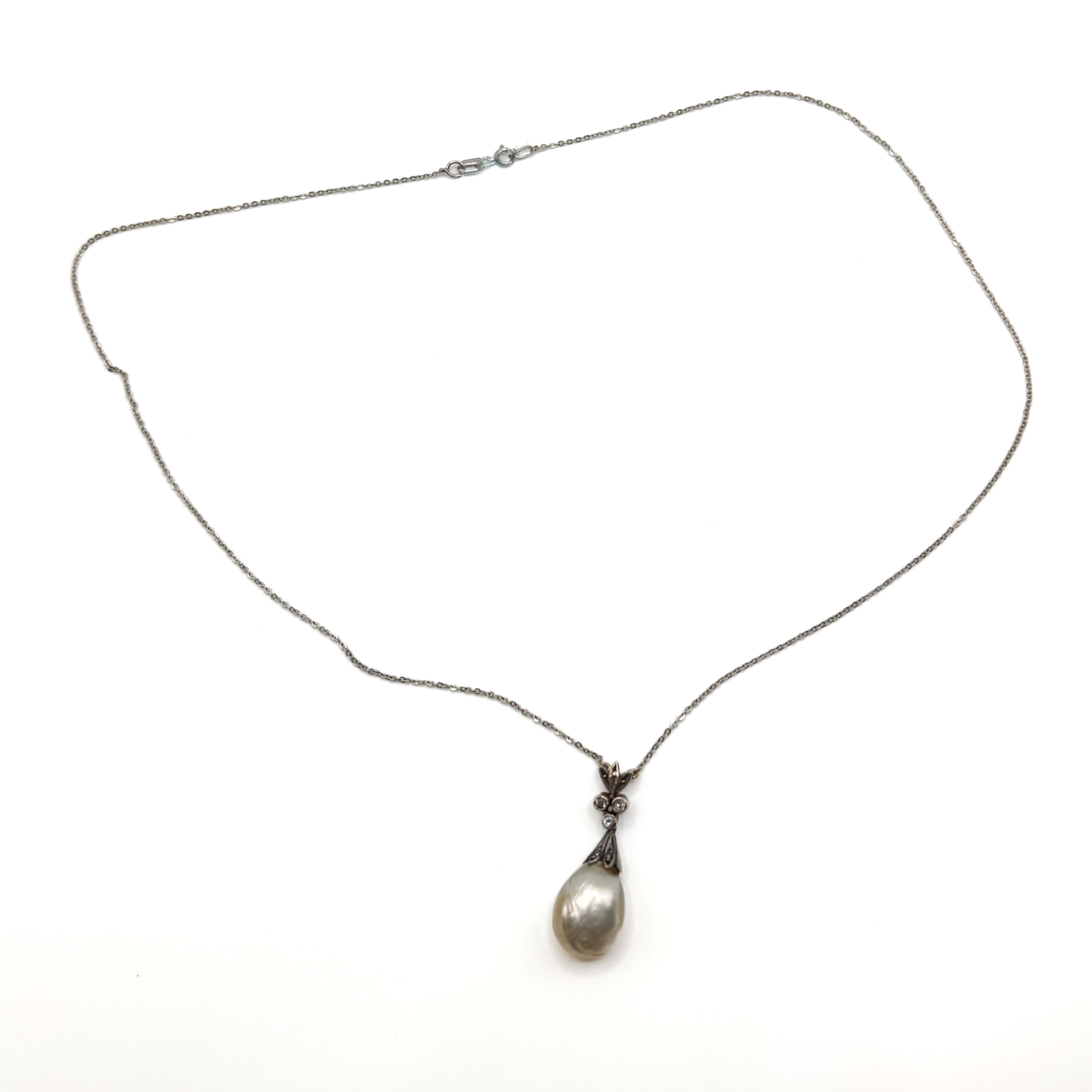 Necklace with Natural Pearl and Diamonds in 18 kt Gold - Image 4