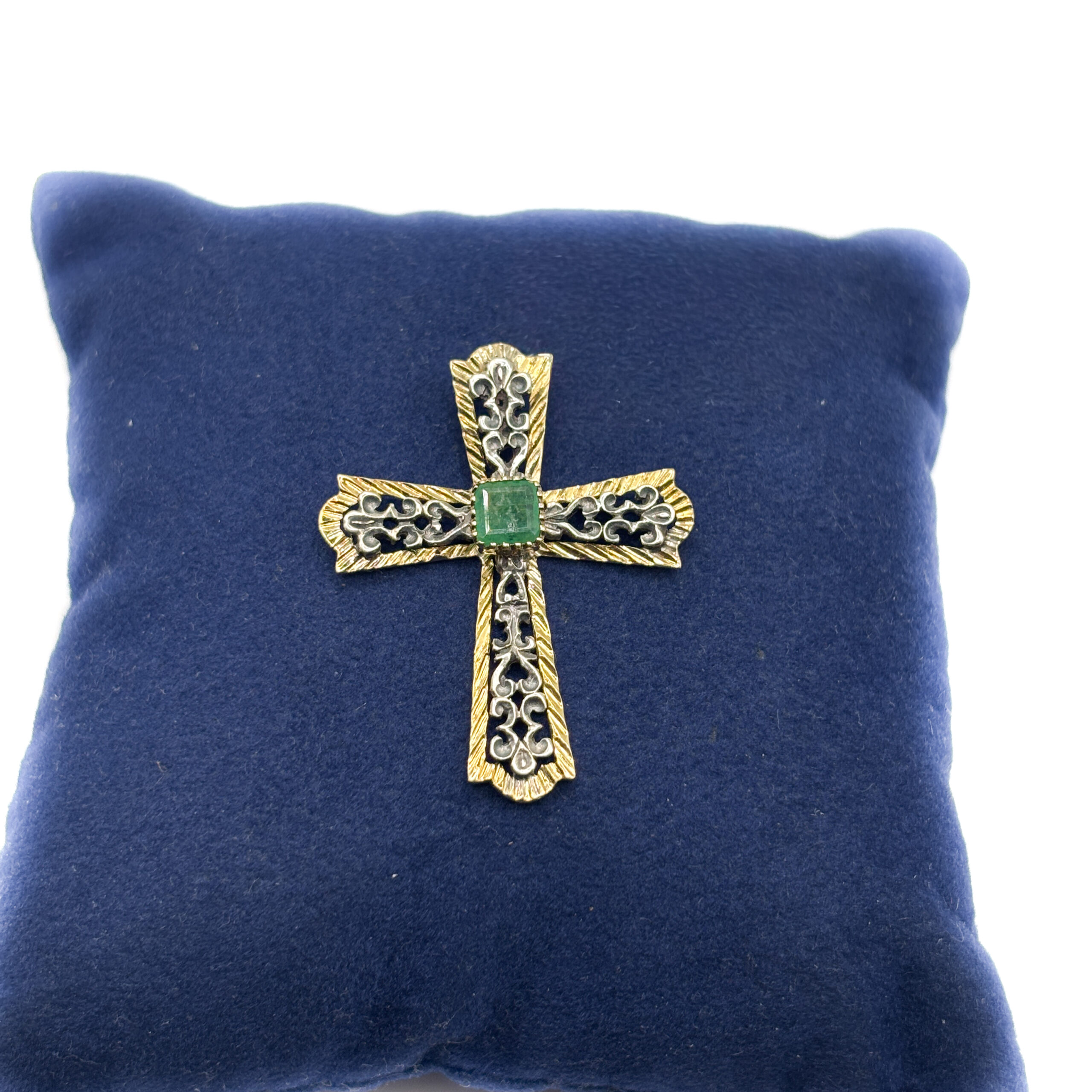 Vintage Cross Pendant in Yellow Gold Kt and 18 Kt White Gold with Emerald